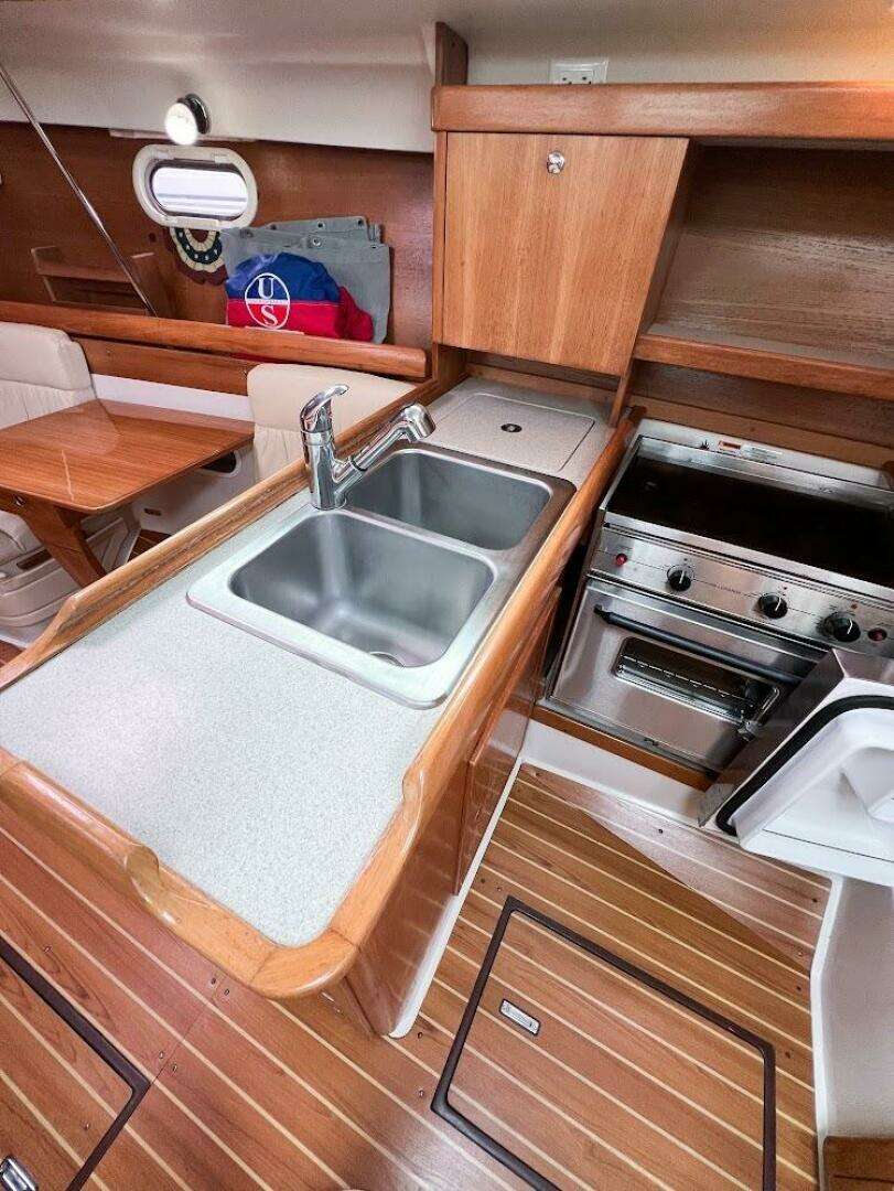 2007 Catalina 350 MK II - Image 20