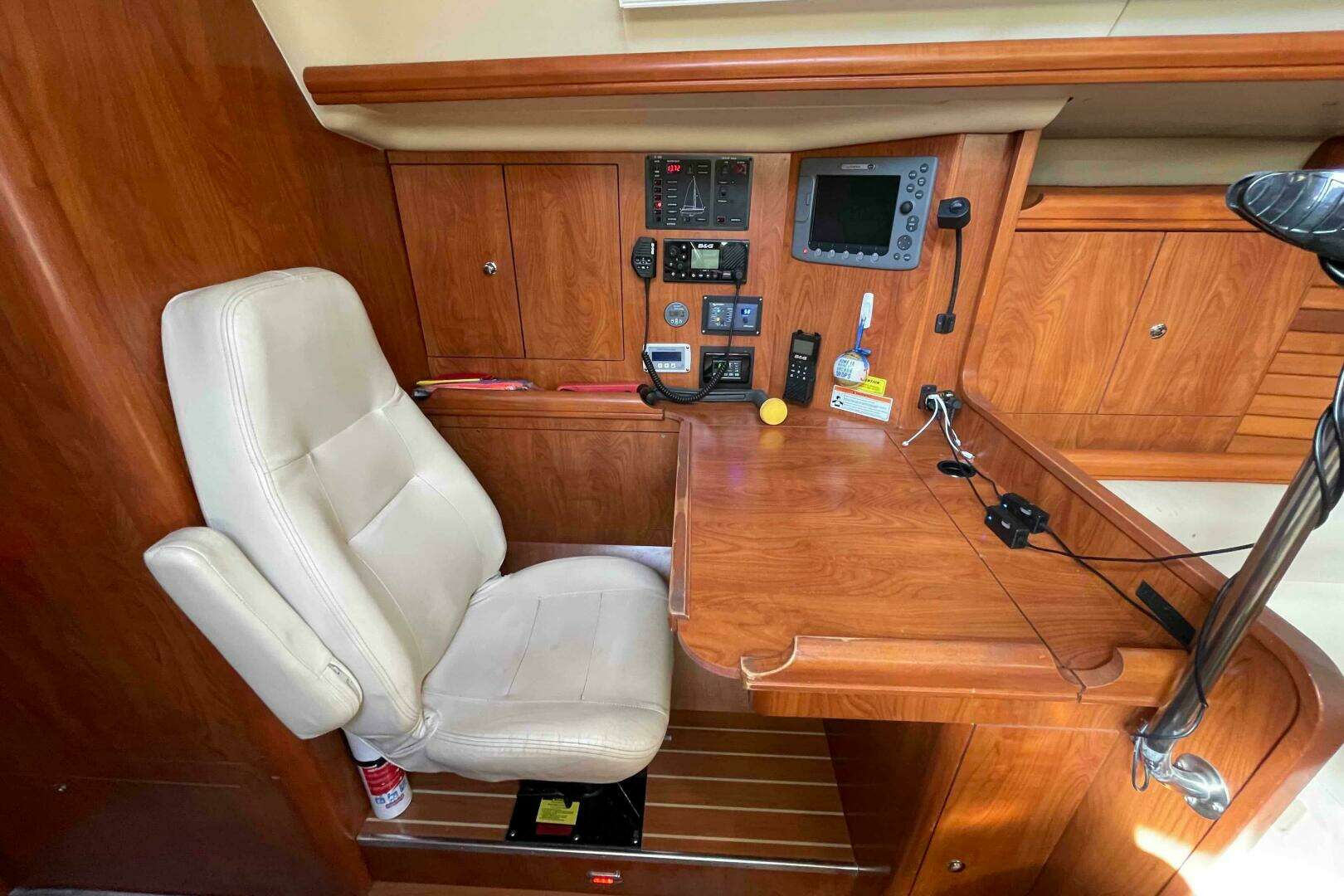 2010 Hunter 45 Center Cockpit - Image 5