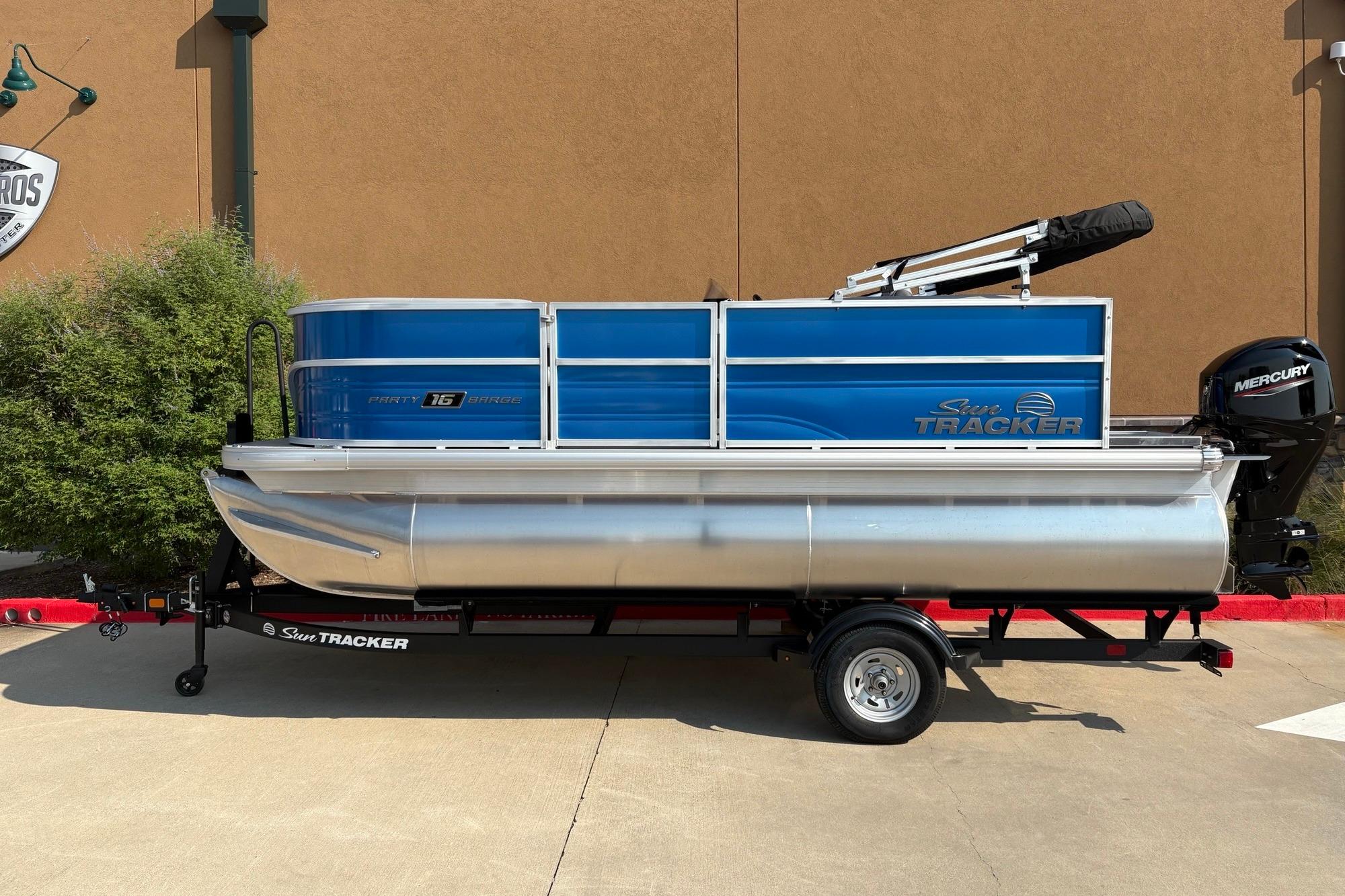 2026 Sun Tracker Party Barge 16 DLX