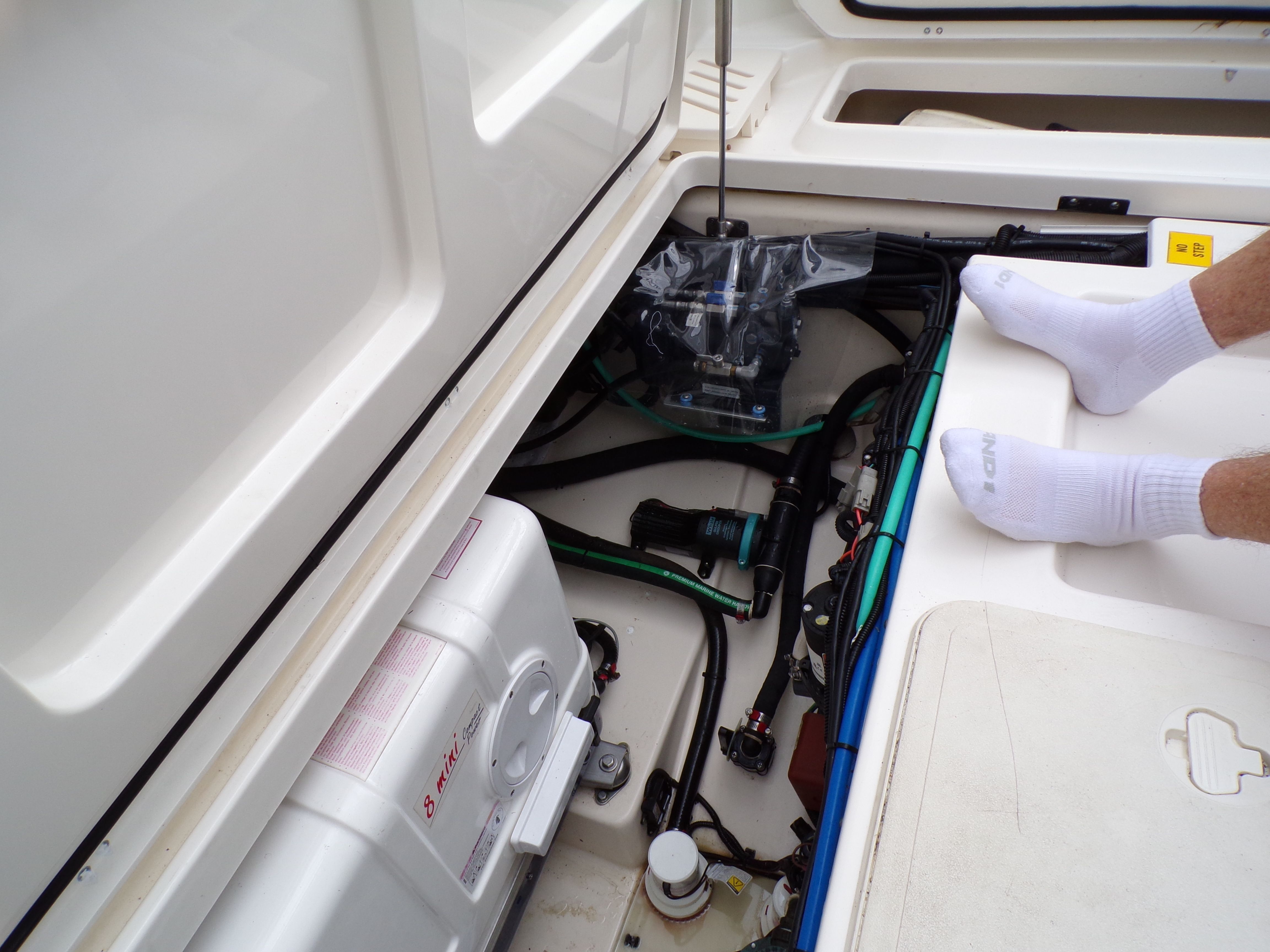 2014 Boston Whaler 345 Conquest - 40
