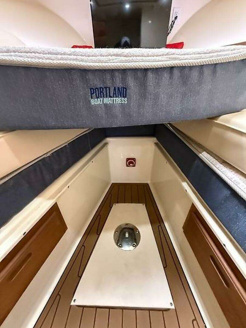 2018 Islander 27 Islander Hardback - Image 29