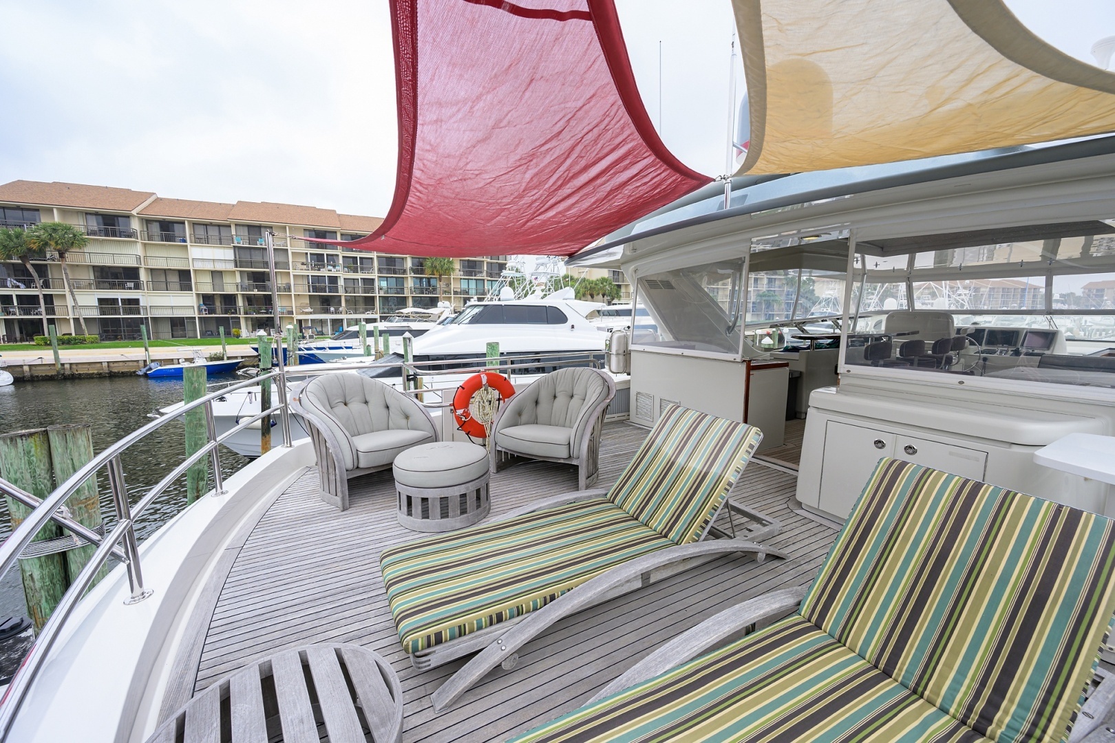 2013 Hatteras 80 Motor Yacht - Image 45