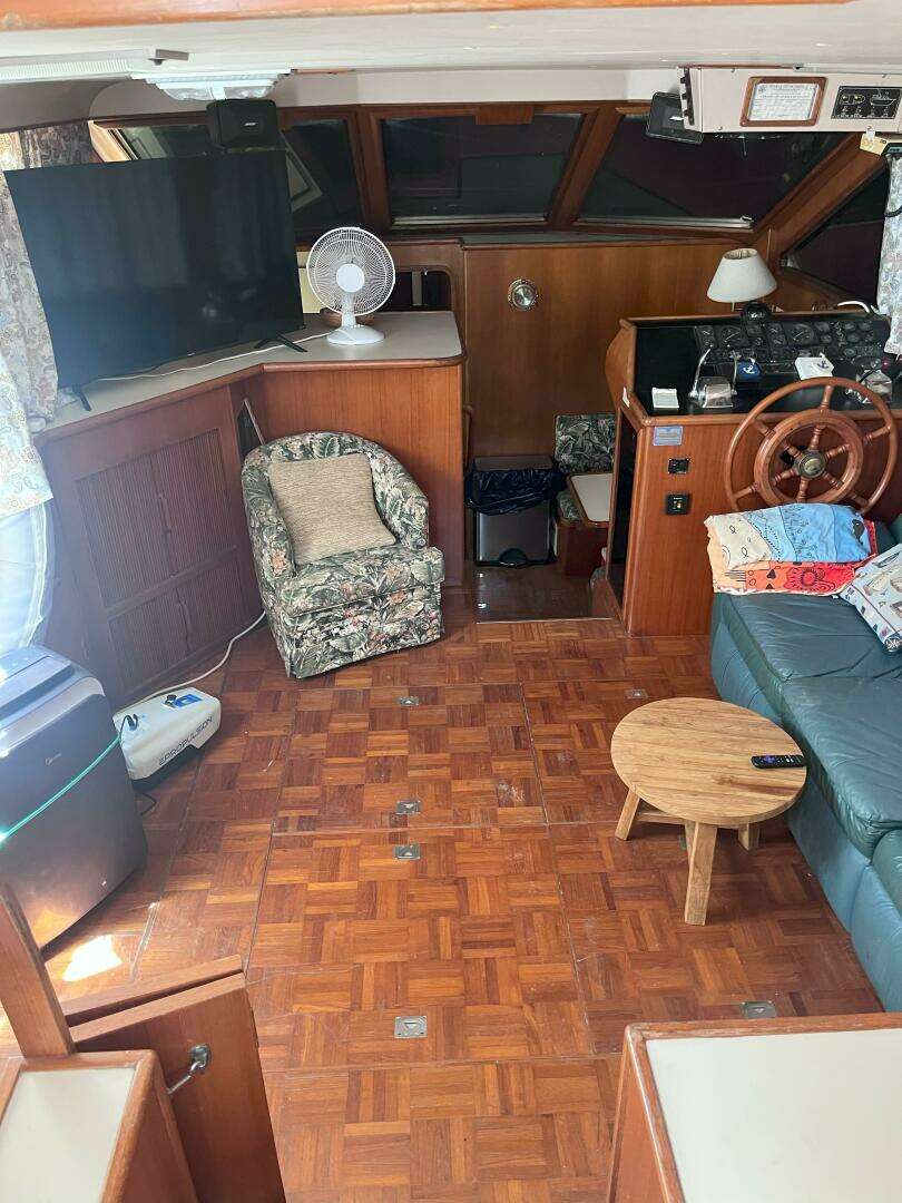 1990 Jefferson 43 Sundeck - Image 21