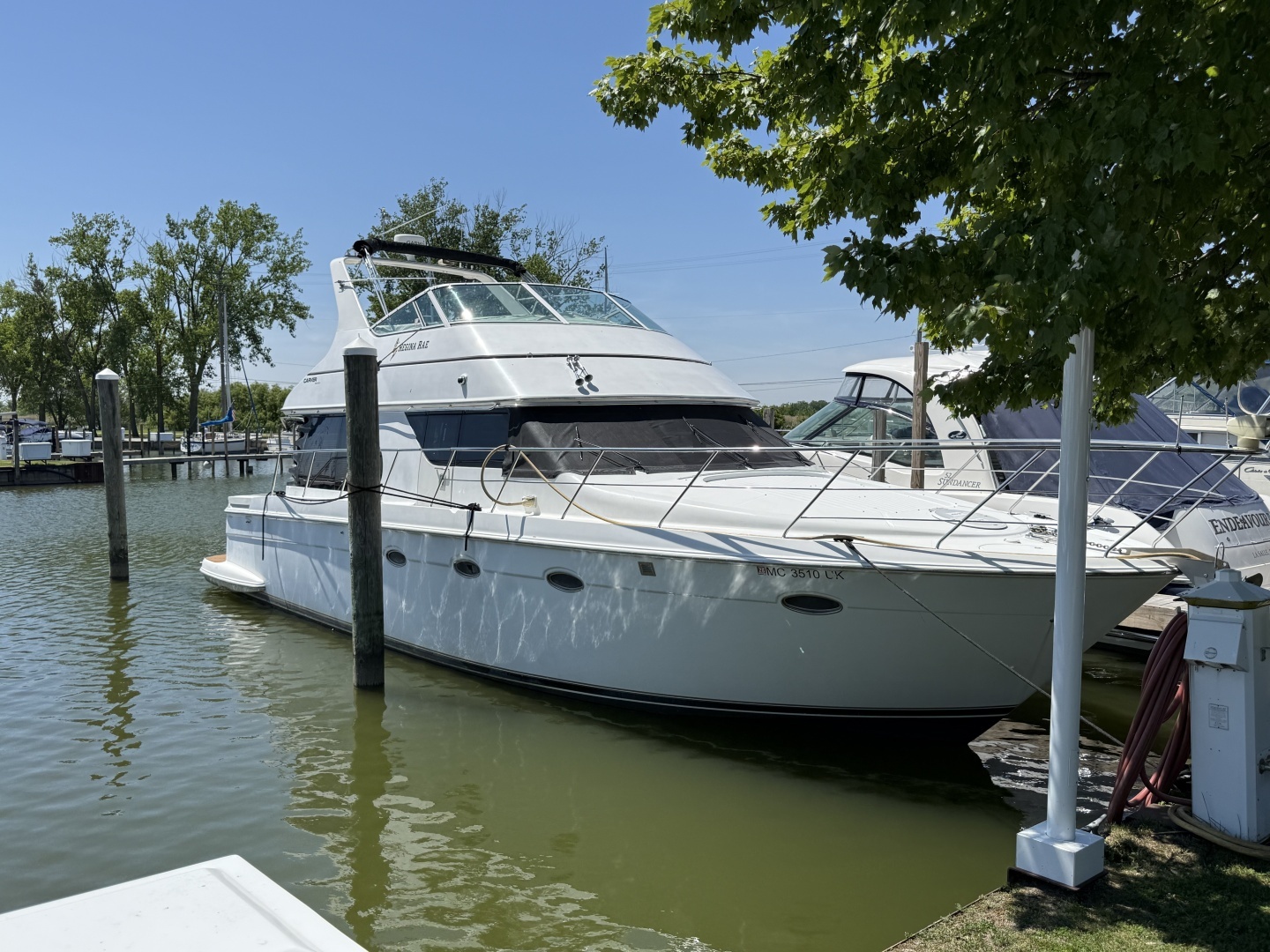 1999 Carver 450 Voyager - Image 3