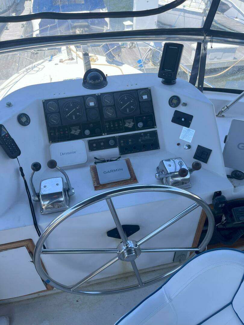1990 Jefferson 43 Sundeck - Image 15