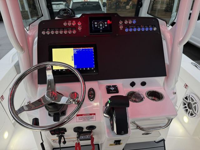 2026 Everglades 253 Center Console - 18