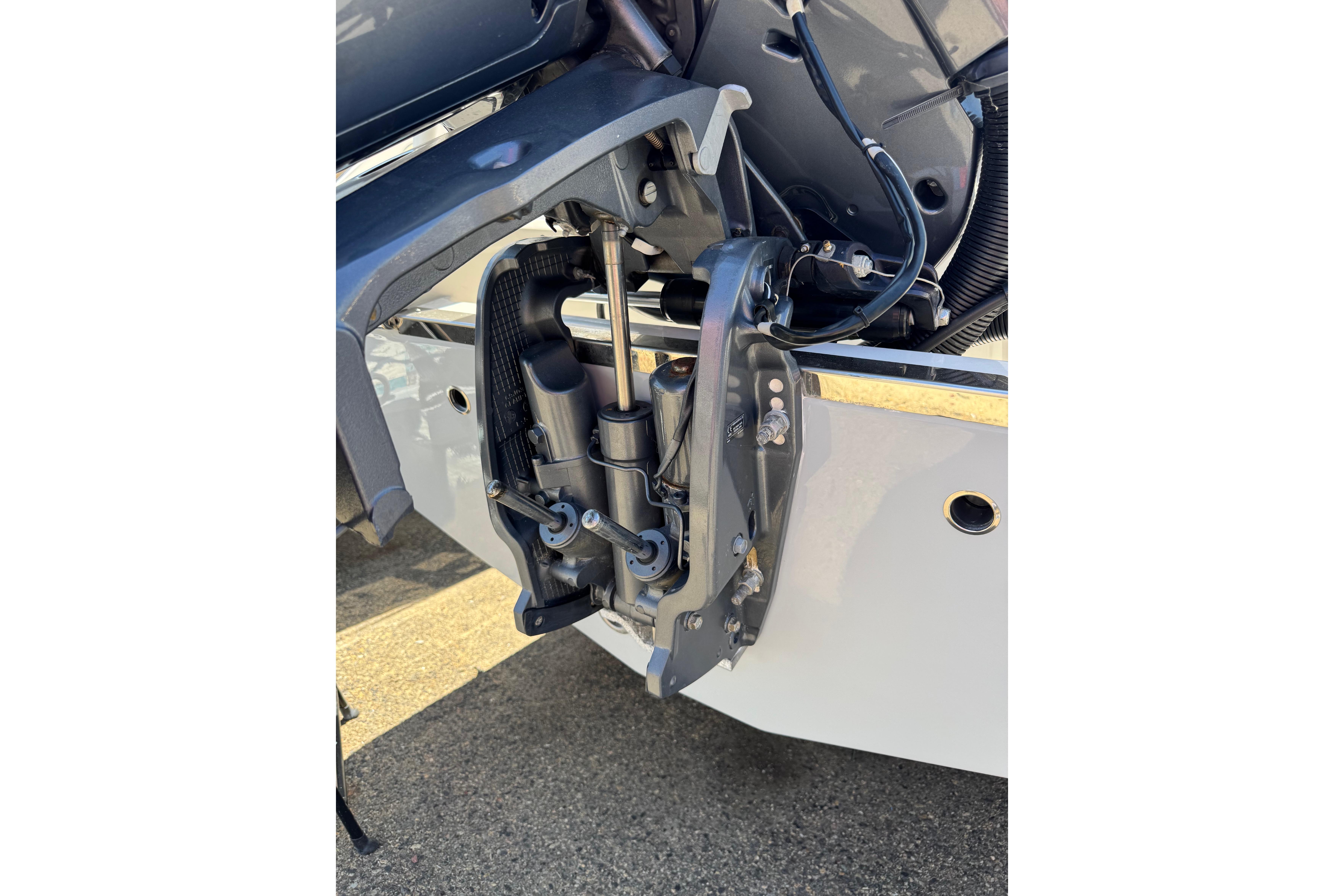 2022 Robalo R230 Center Console boat engine mount detail.