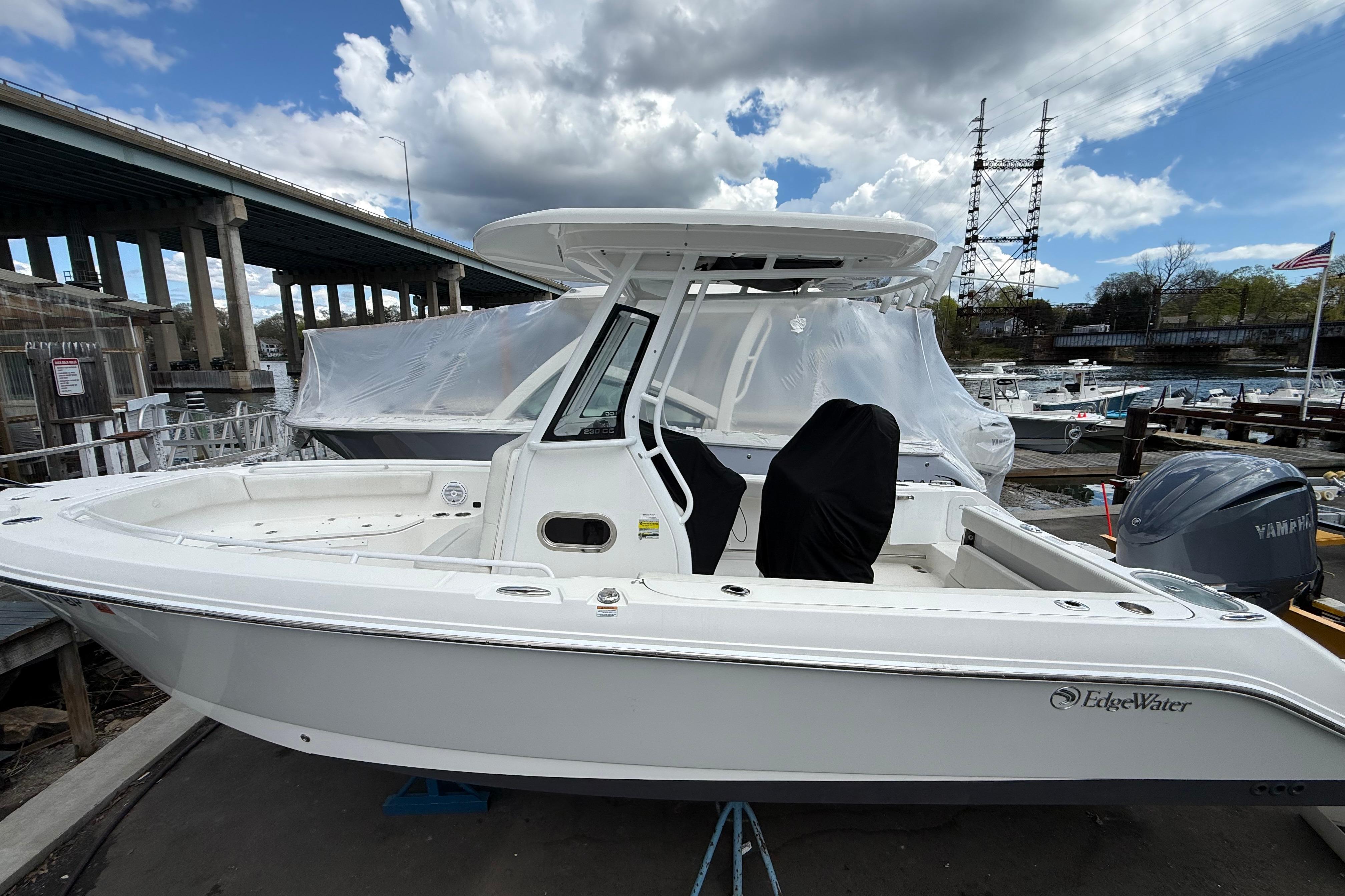 2022 Edgewater 230CC
