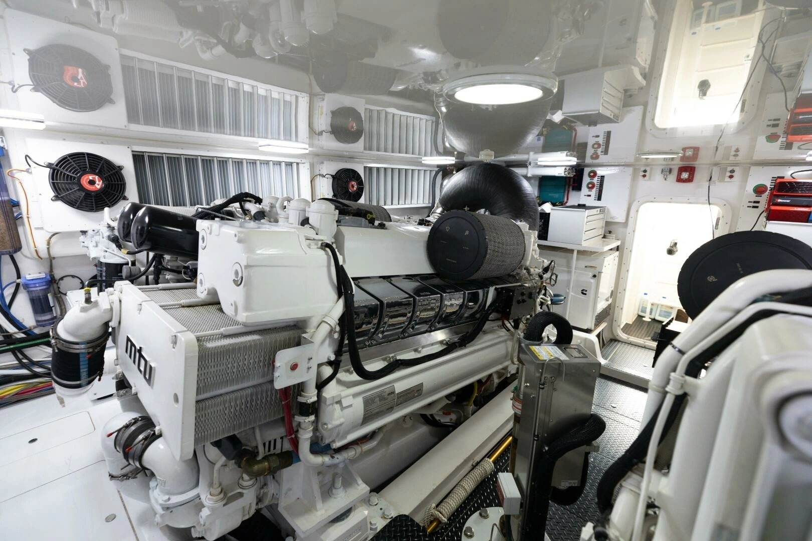 2015 Viking 70 Convertible - Image 41