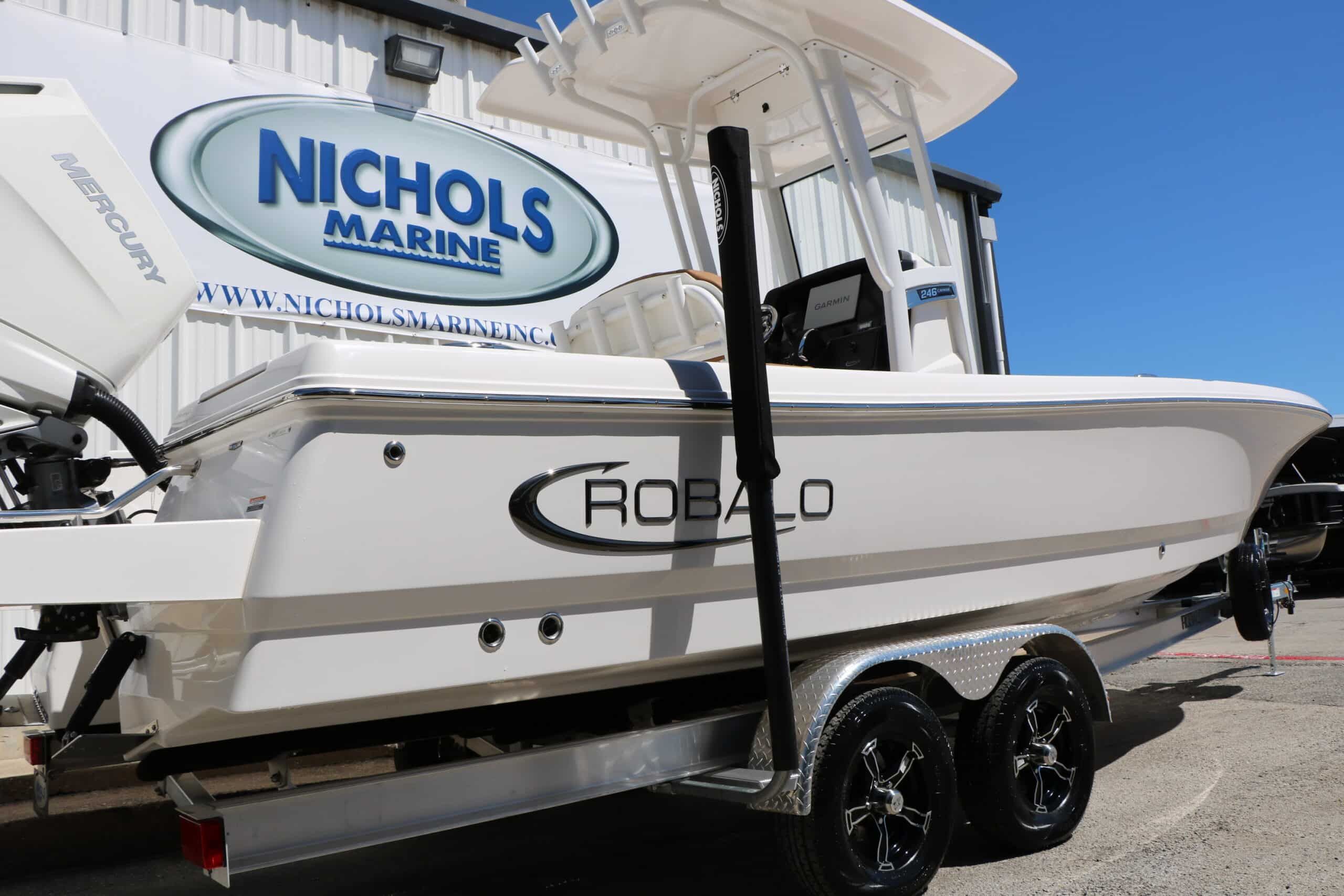 2026 Robalo 246 Cayman - 7