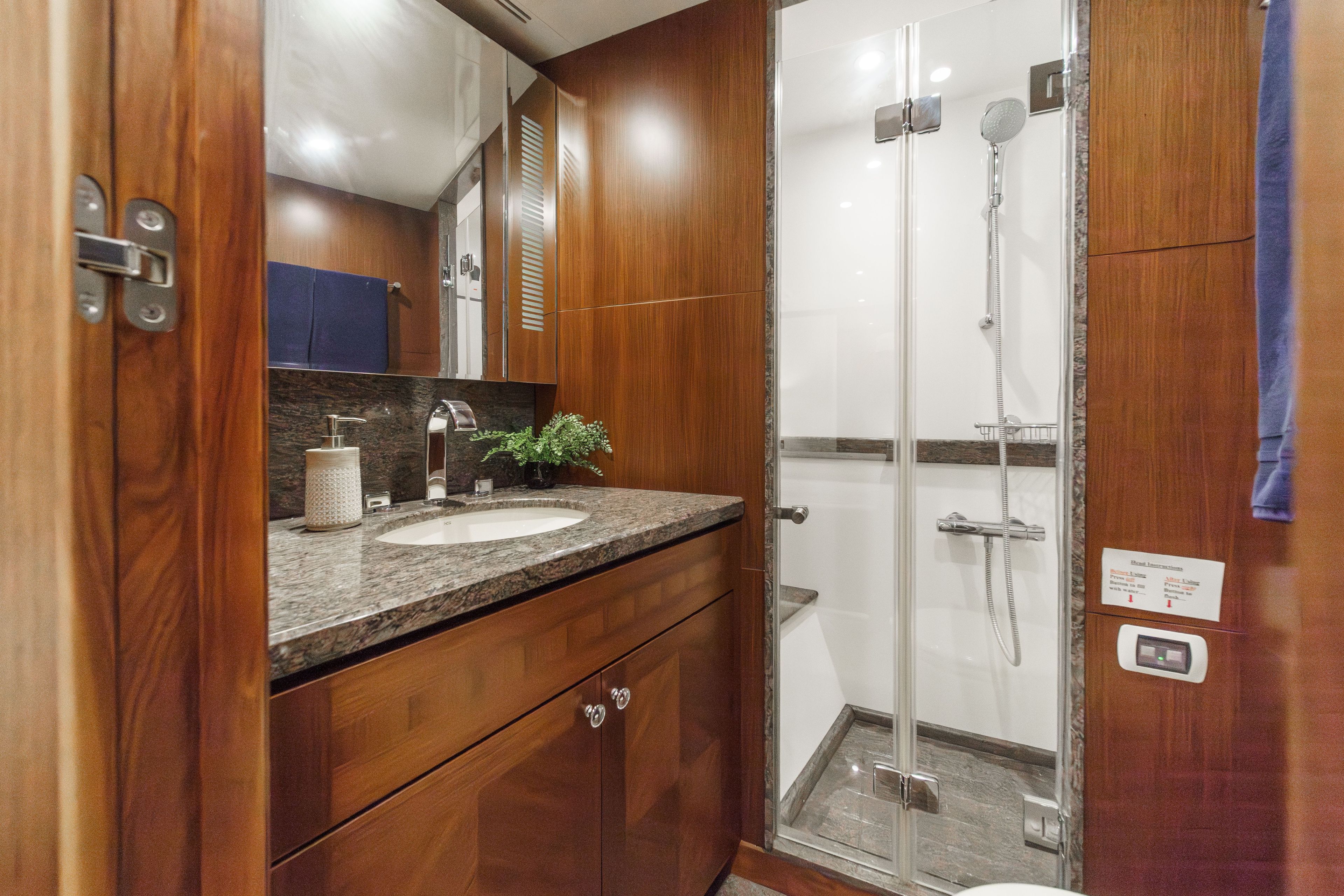 2015 Ocean Alexander 90 Skylounge Motoryacht - 106