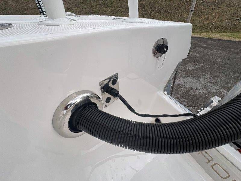 2026 Robalo 246 Cayman - 136