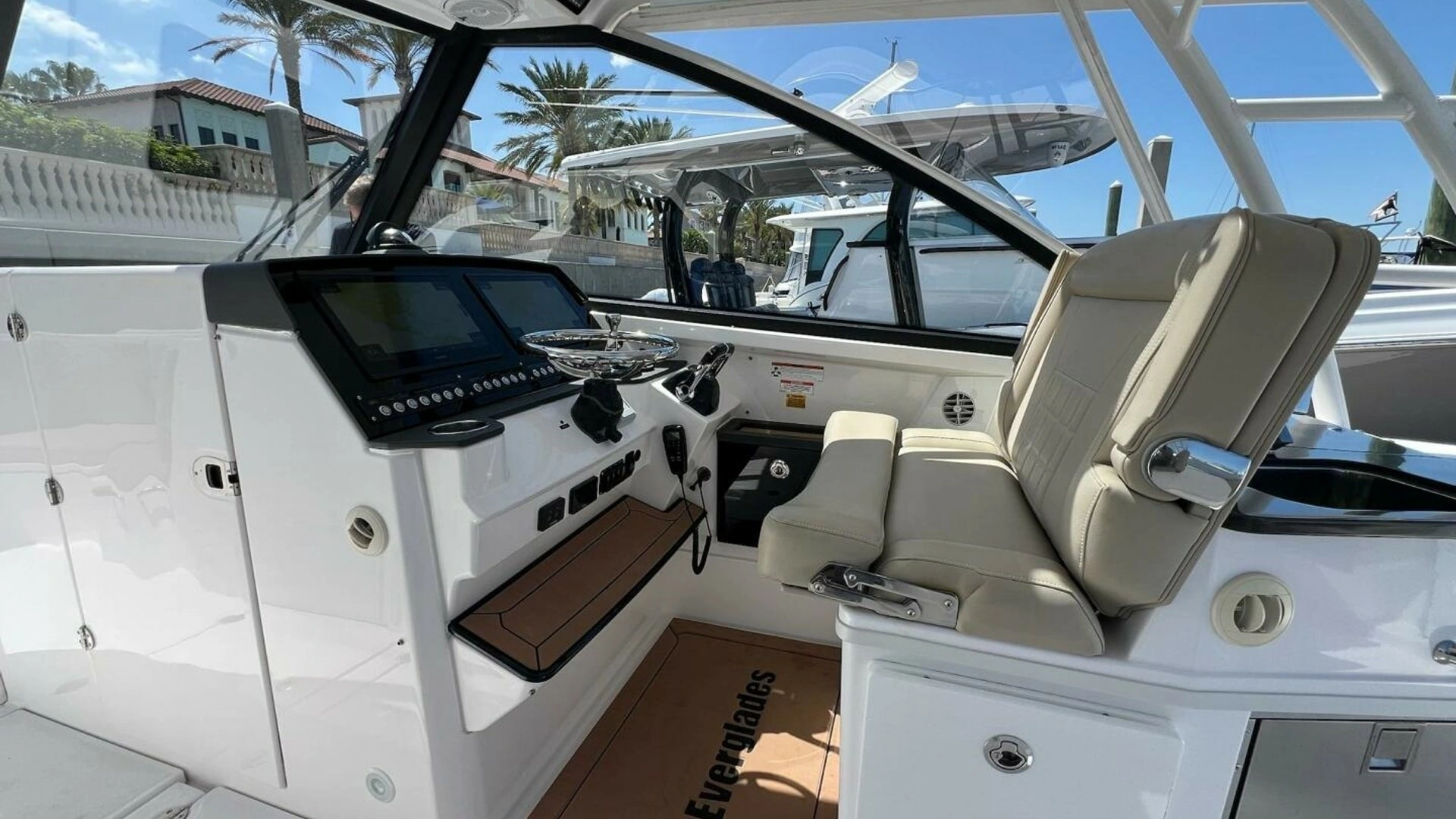 2019 Everglades 340 Dual Console - Image 7