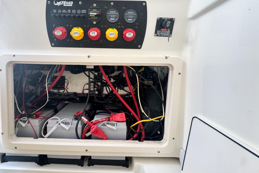 Electrical panel and wiring inside a 2018 Mako 284 Center Console boat.