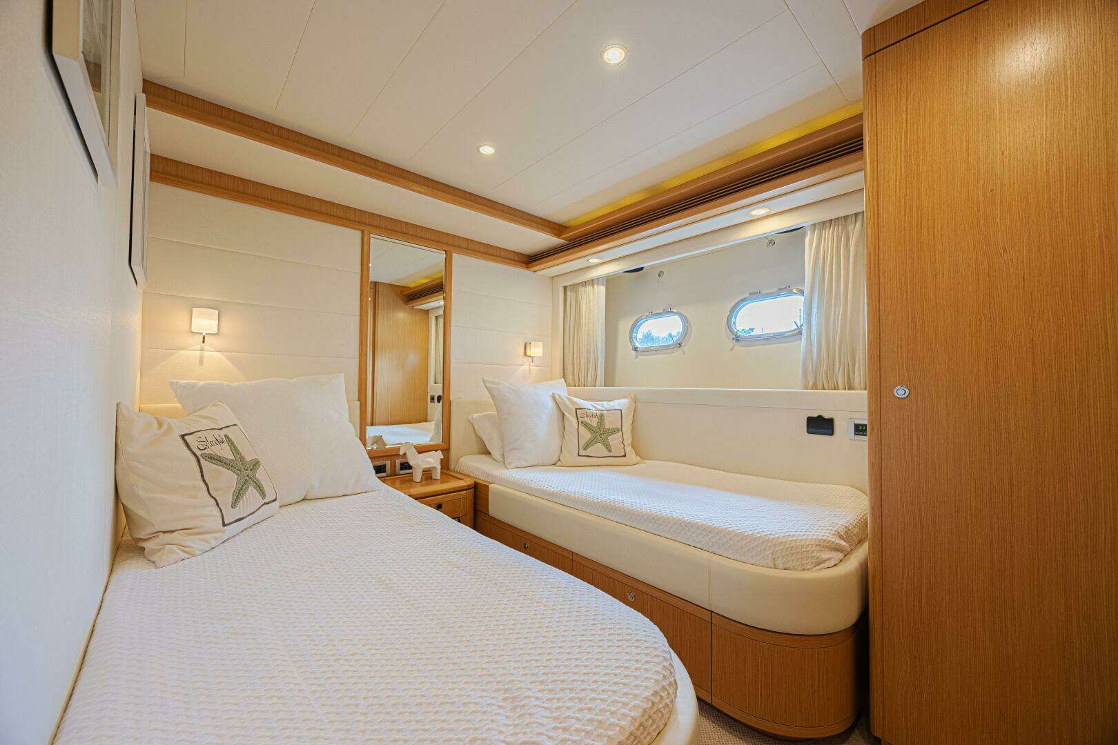 2011 Ferretti Yachts 830 - Image 67