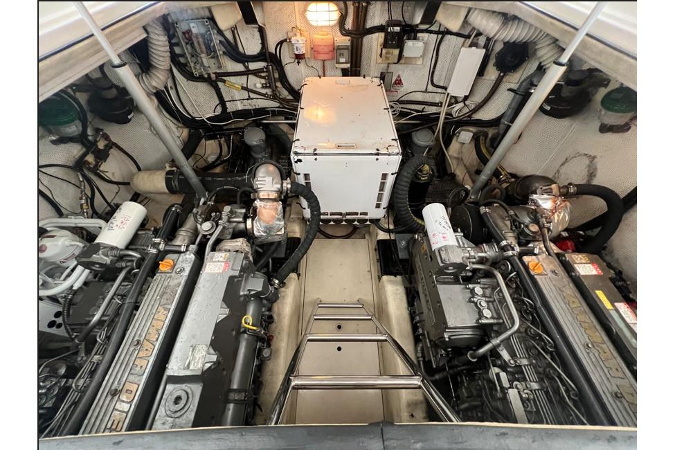 Engine room of 2004 RB DERELI Daytripper 40, showcasing dual engines and mechanical components.