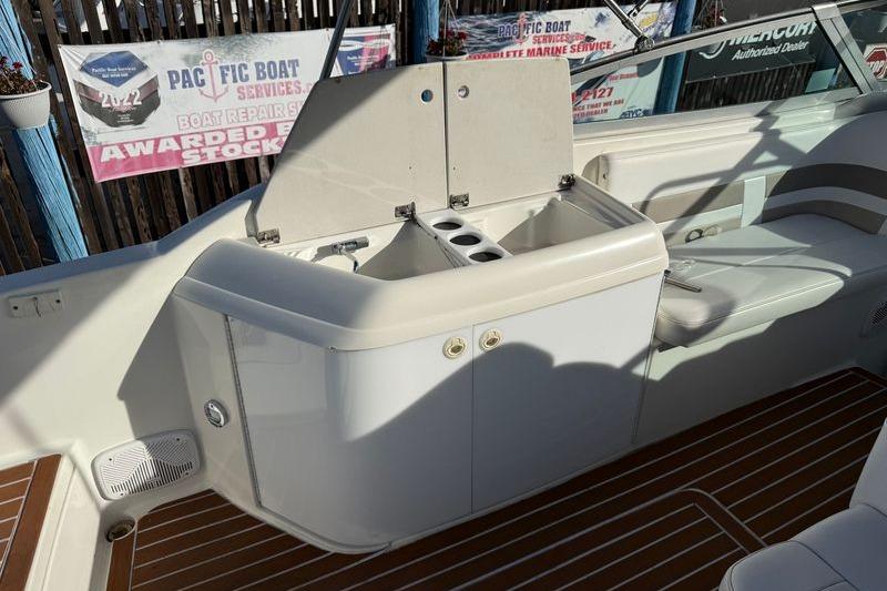 1999 Formula 280 Sun Sport boat interior with sink and seating area.