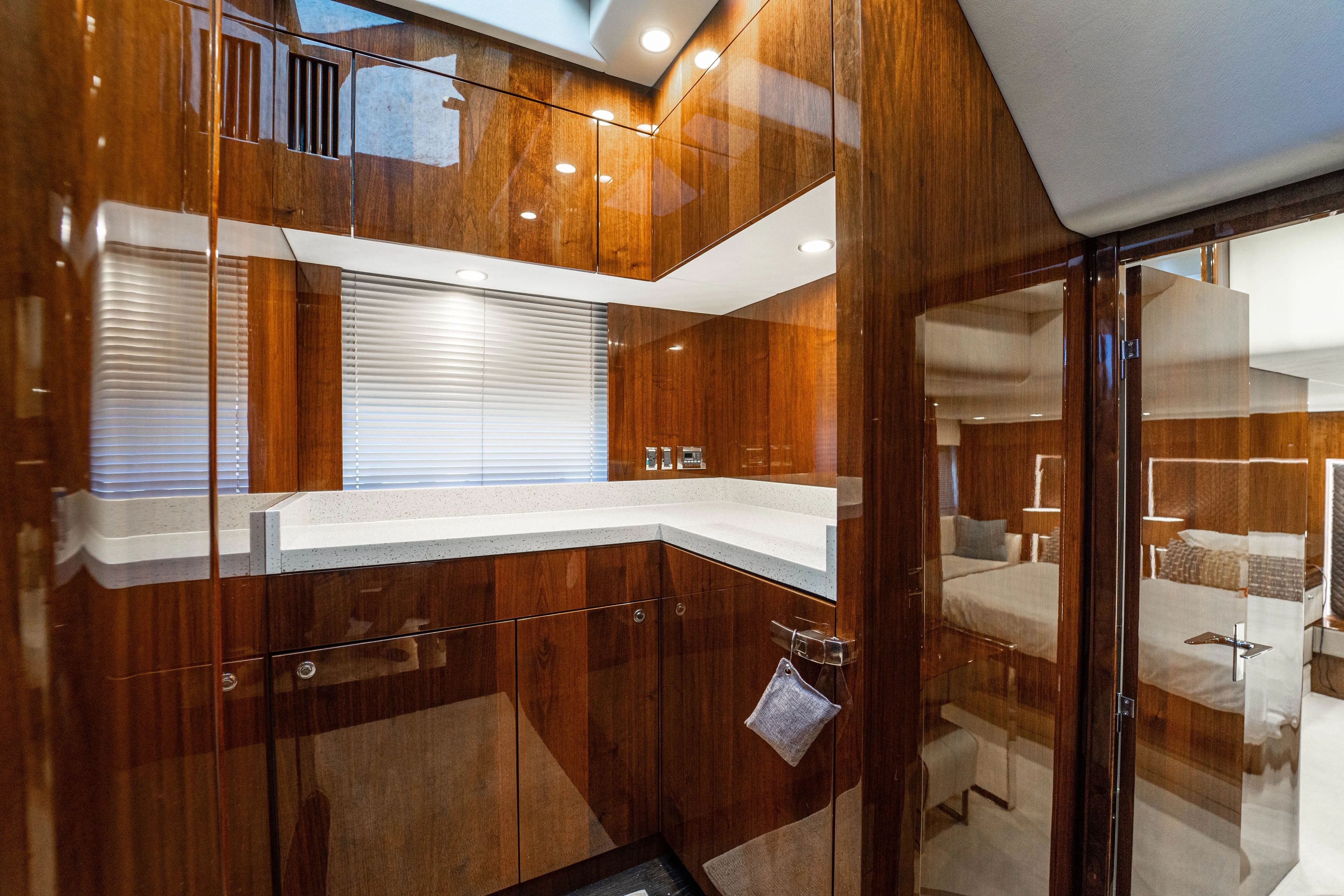 2019 Fairline Squadron 53 - Image 30