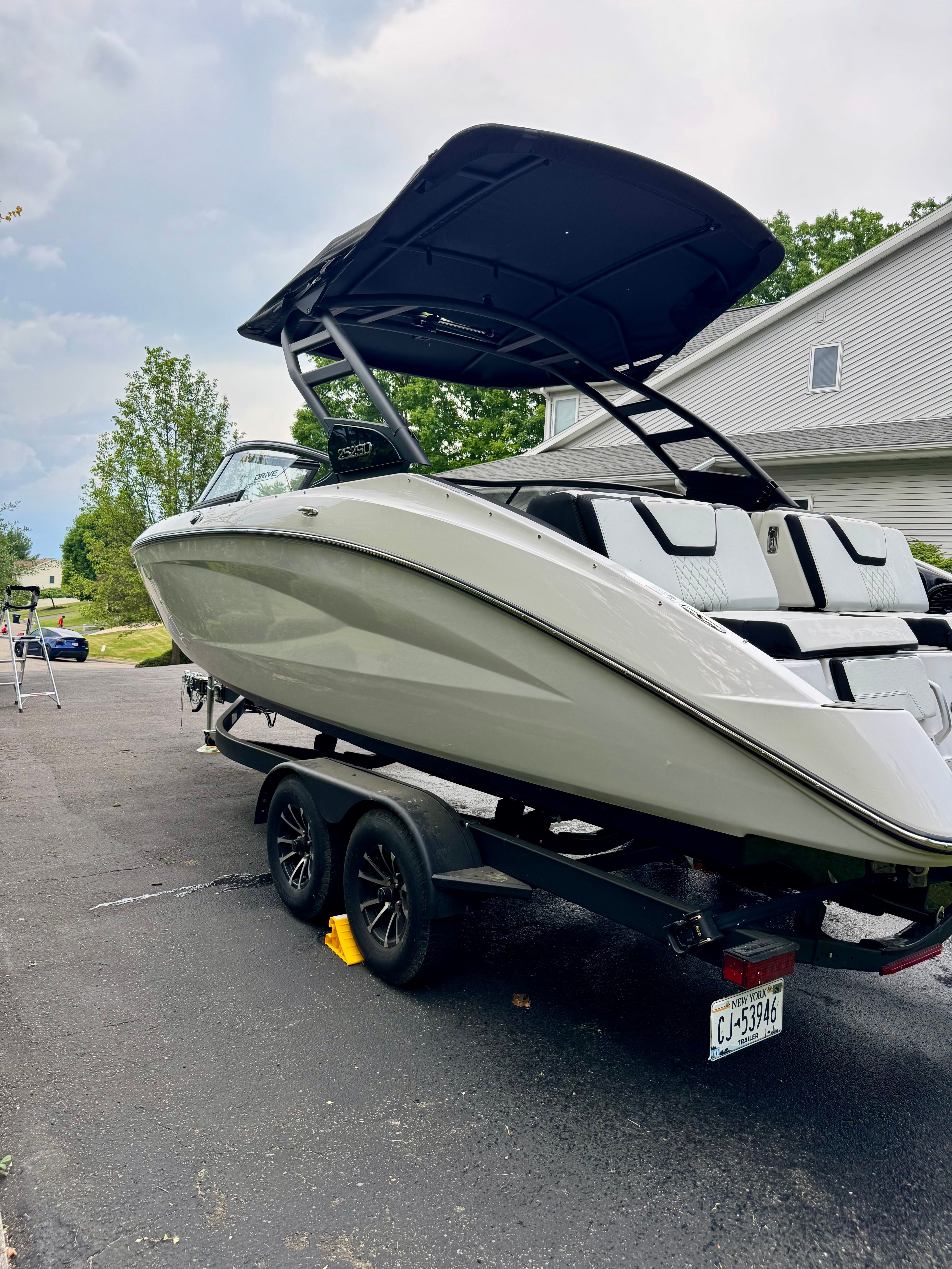 2025 Yamaha Boats 252SD on trailer in driveway.