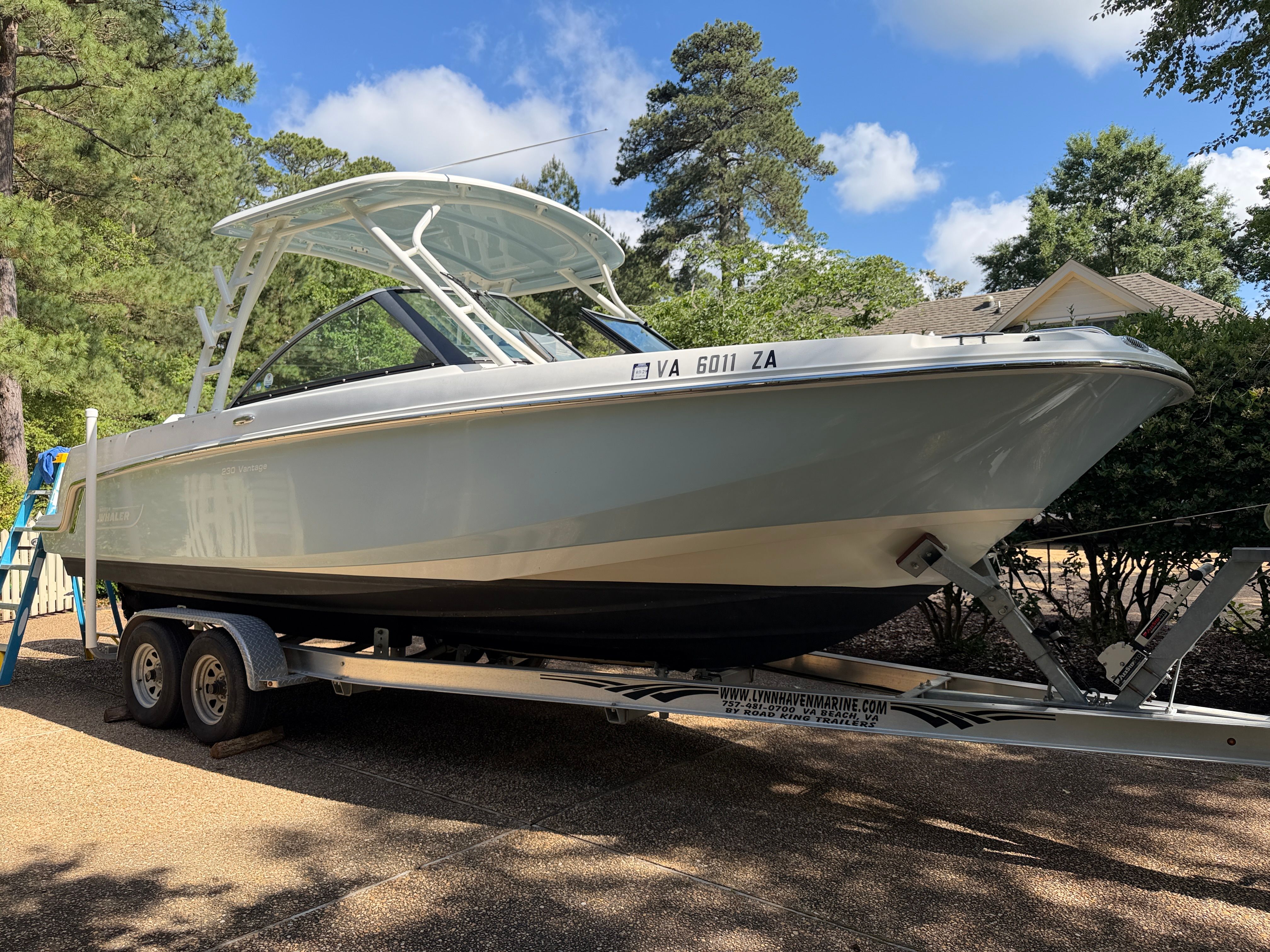 2020 Boston Whaler Vantage 230 - 38