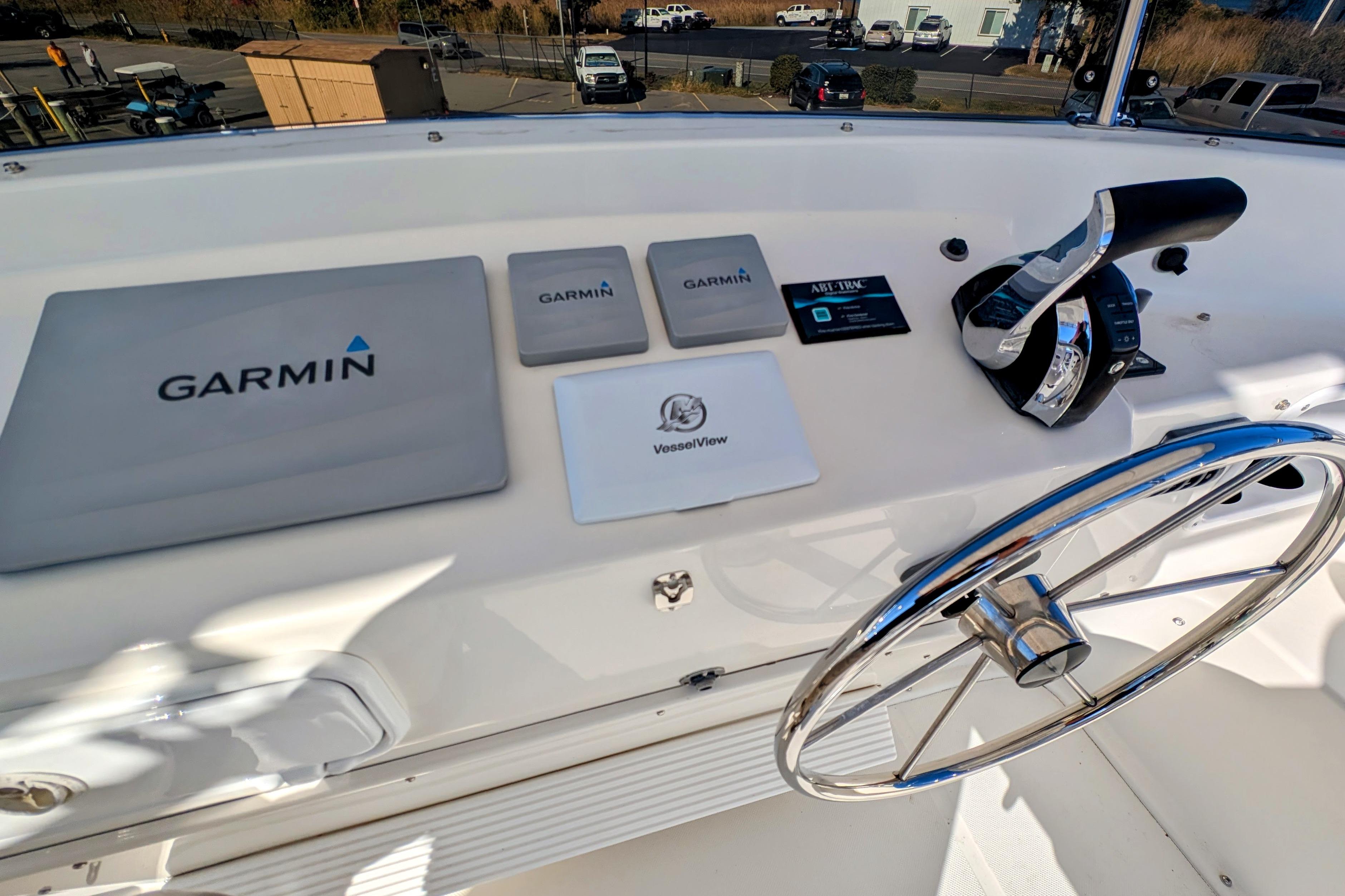 Helm of 2015 American Tug 435 with Garmin navigation and VesselView display.
