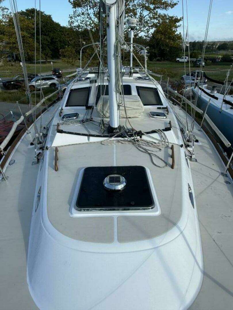 2011 Tartan 4700 - Image 11