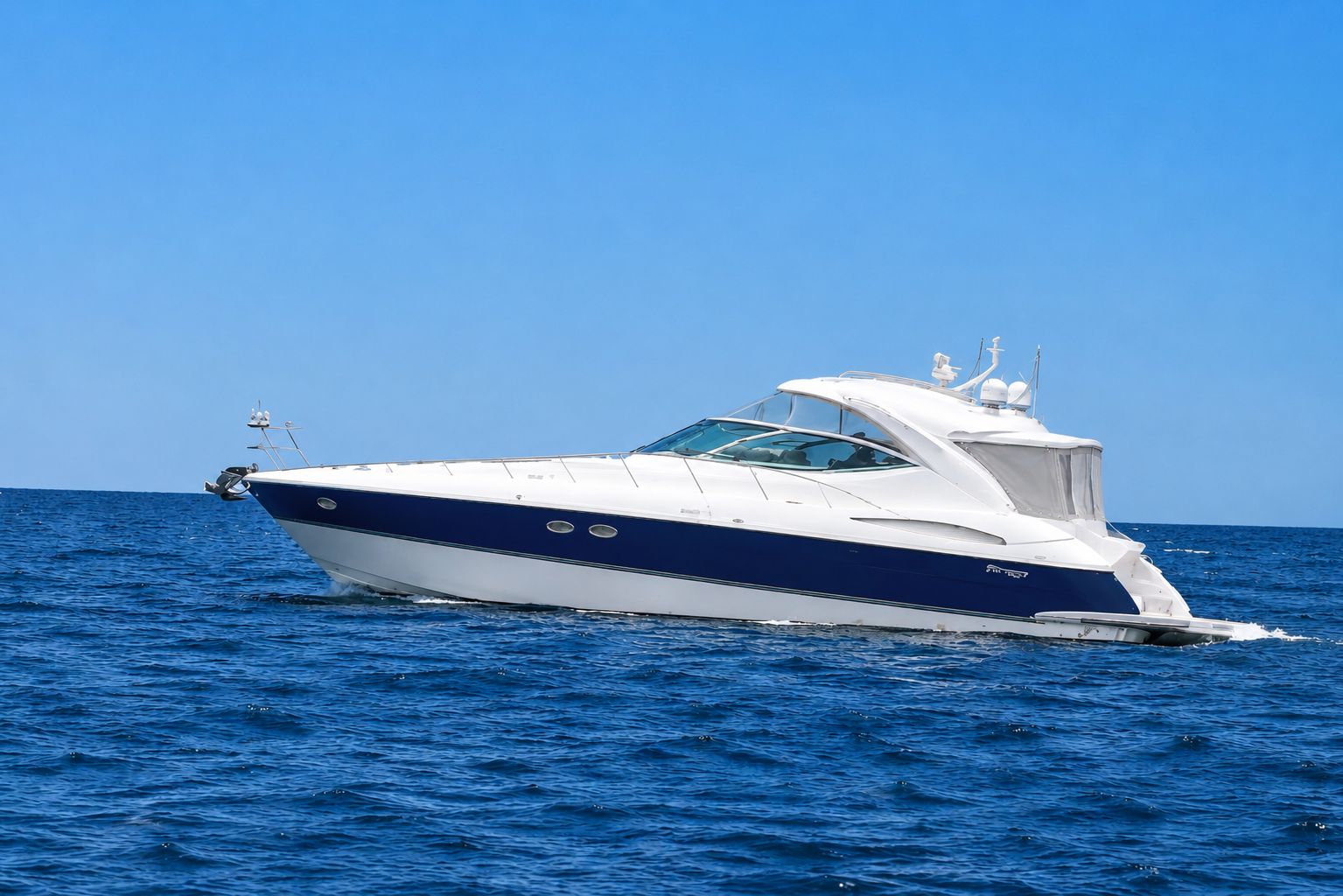 2007 Cruisers Yachts 520 Express