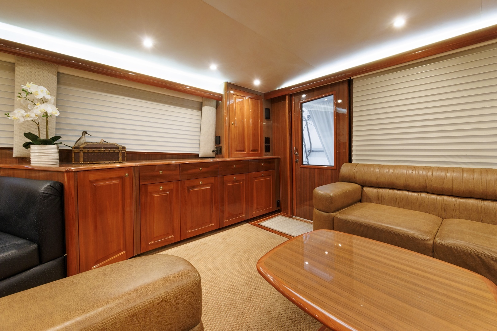 2005 Viking 61 Convertible - Image 2
