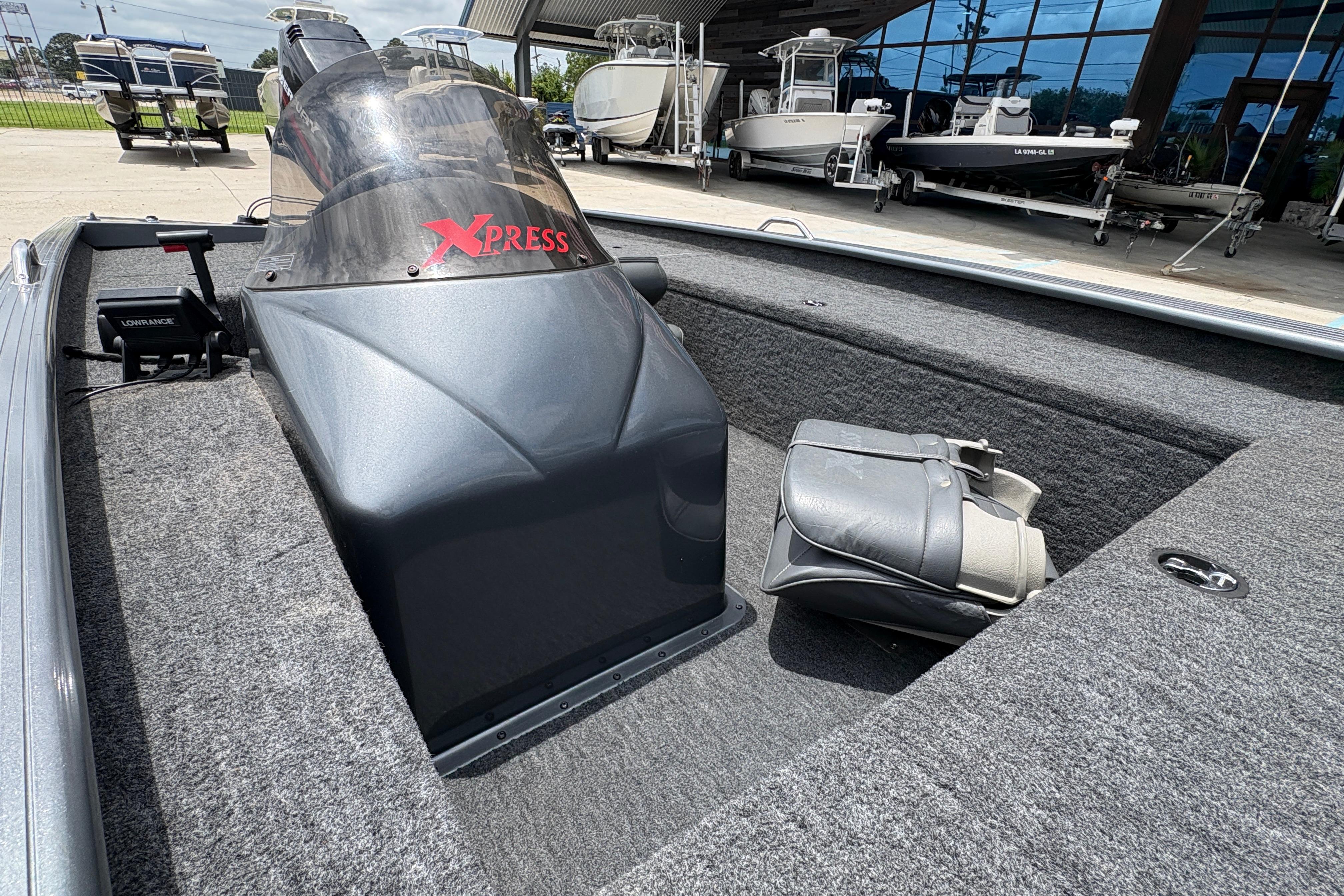 2000 Xpress X18 boat interior with console and seating, displayed outdoors.
