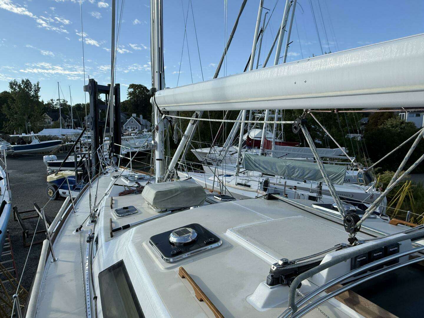 2011 Tartan 4700 - Image 14