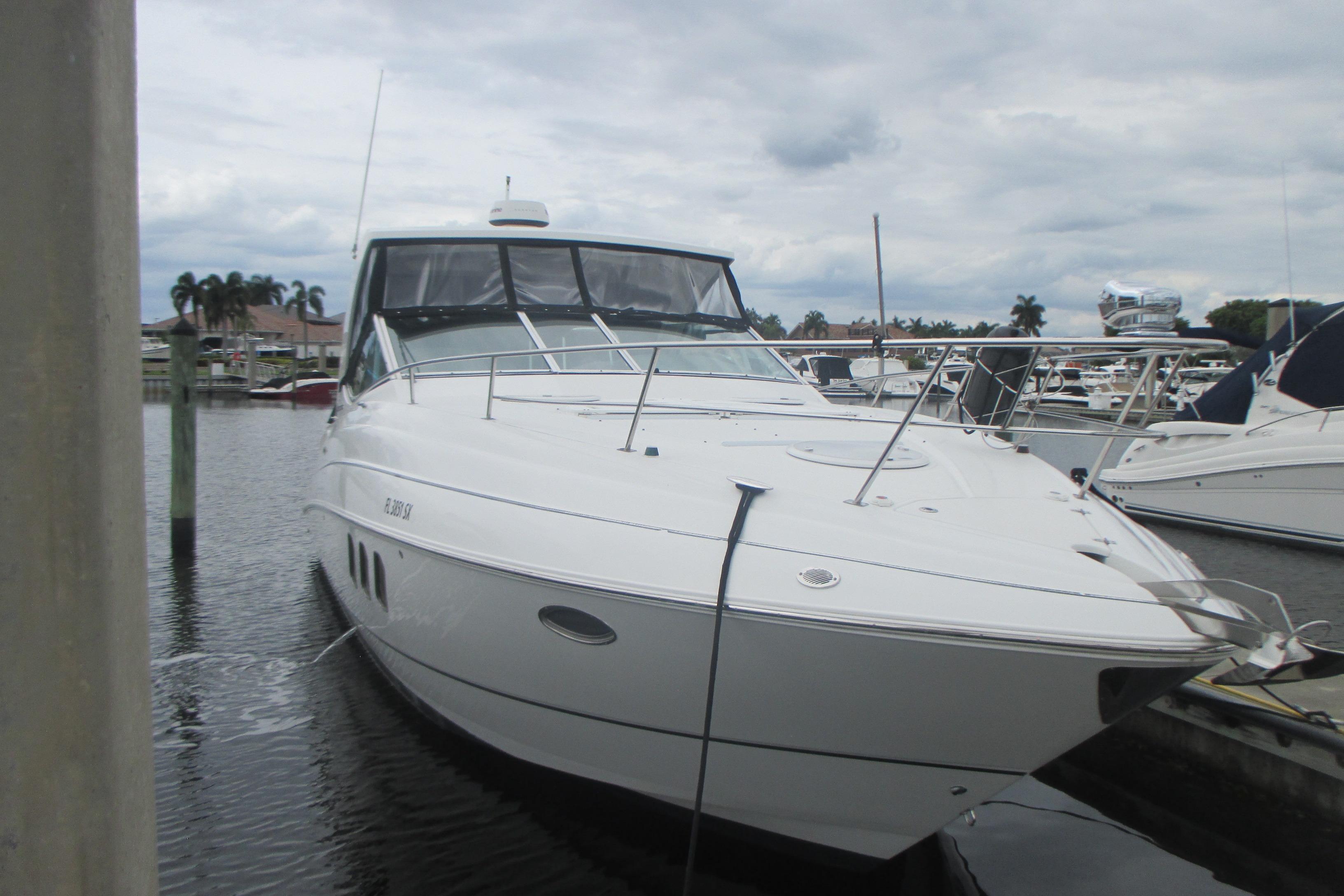 2015 Cruisers Yachts 350 Express