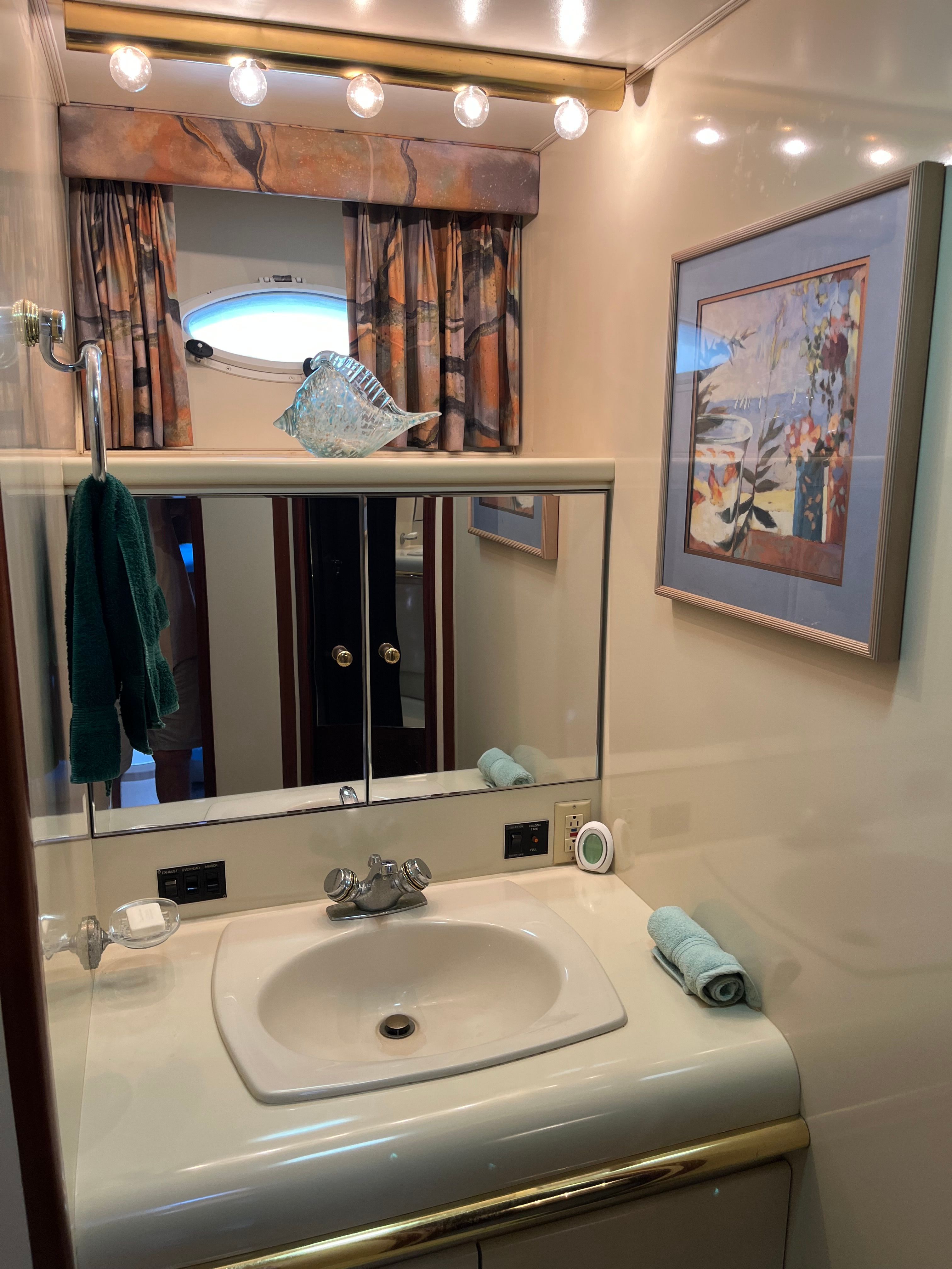1994 Viking Motor Yacht - 27