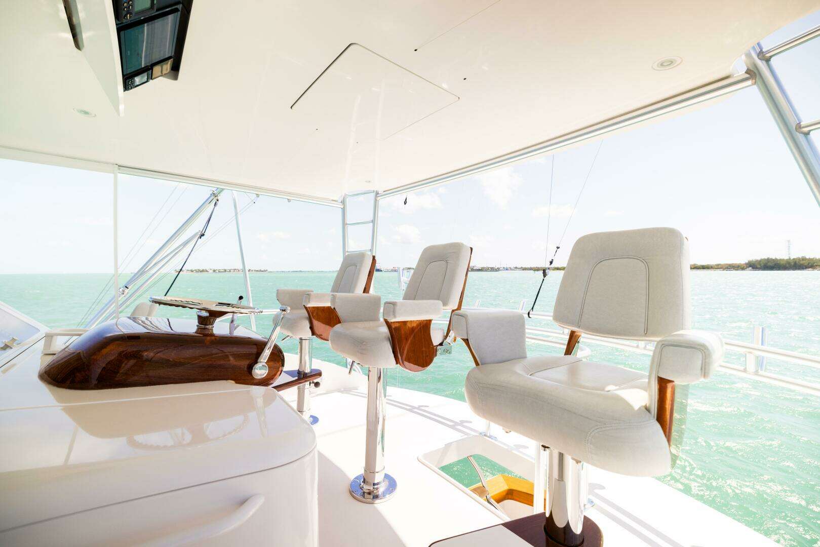 2011 Viking 70 Convertible - Image 32