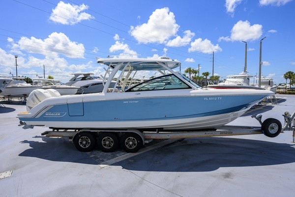2023 Boston Whaler Vantage