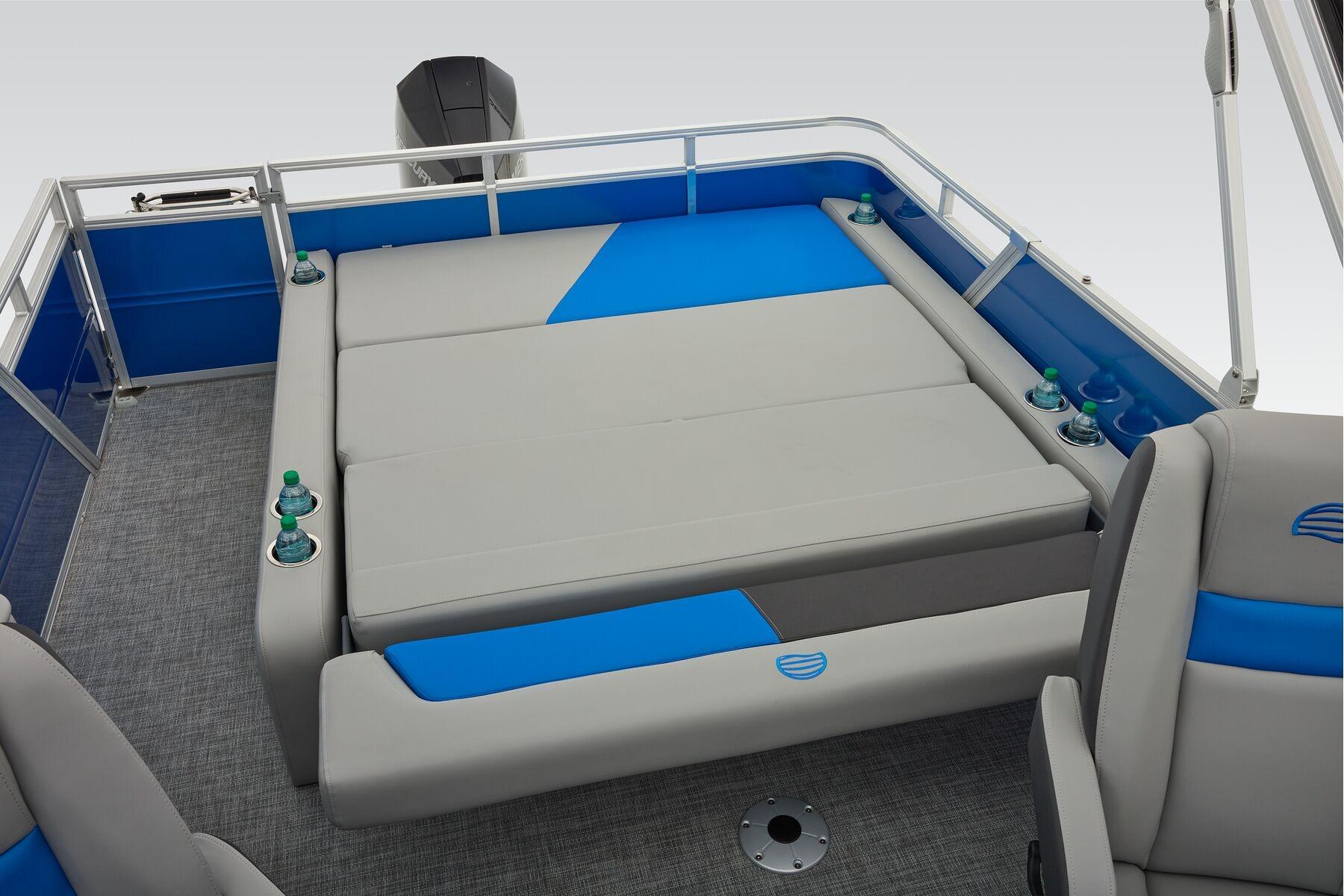 2026 Sun Tracker Party Barge 22 RF XP3 - 50