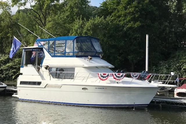 1993 Carver 370 Aft Cabin Motor Yacht