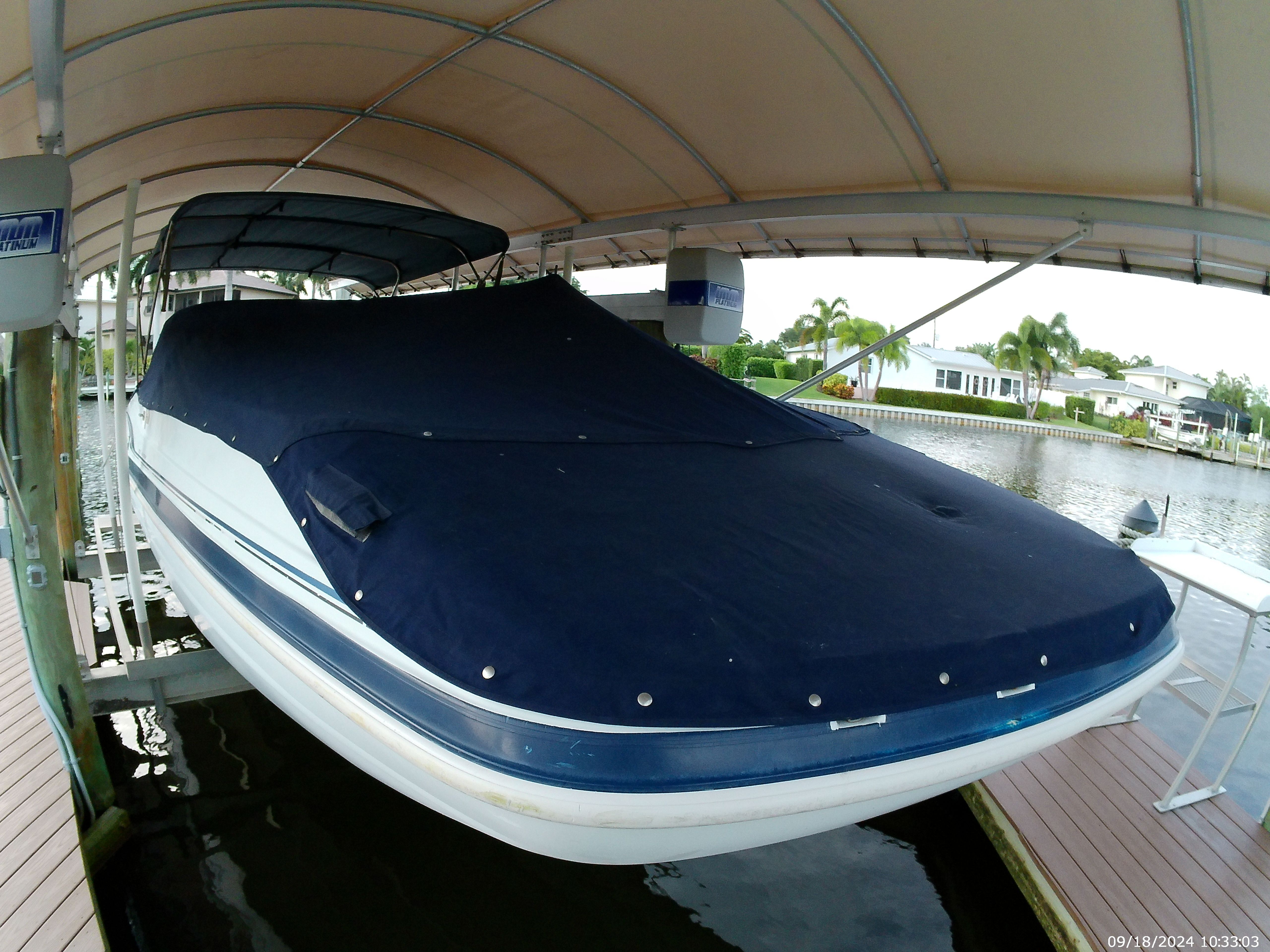 2000 Godfrey / Hurricane Sundeck 237 I/O - 11