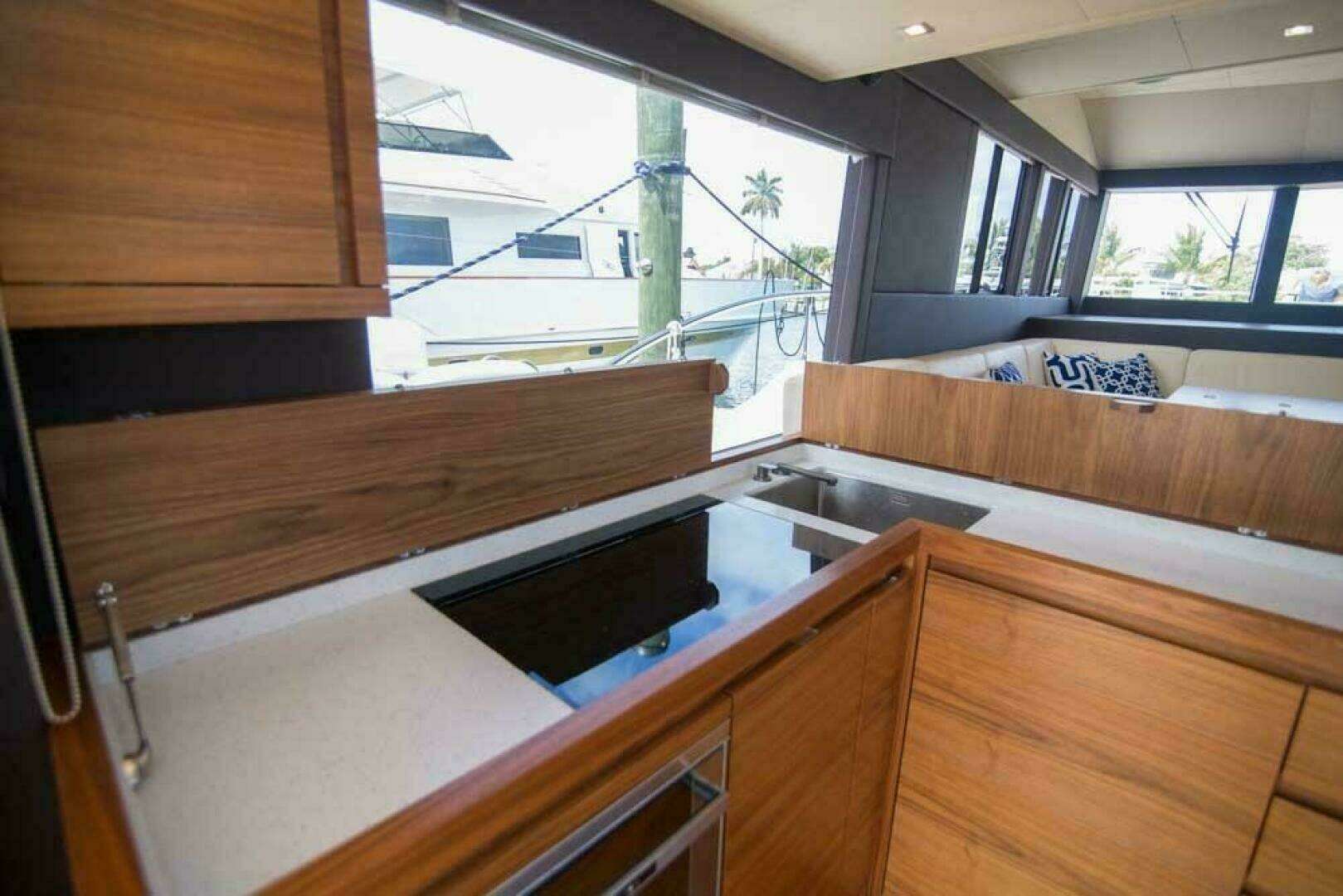 2019 Sundeck Yachts 580 Sport - Image 6