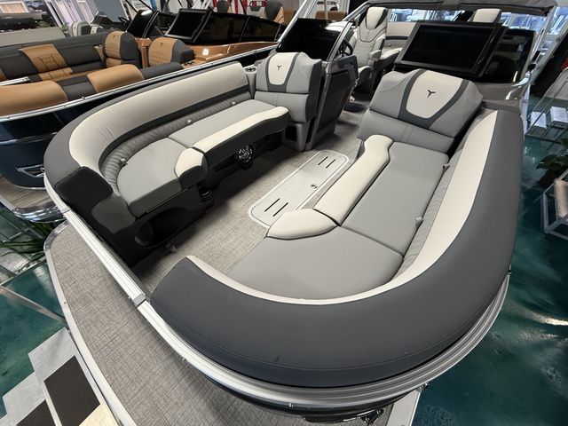 2026 Tahoe Cascade - 2585 Elite Windshield - 7
