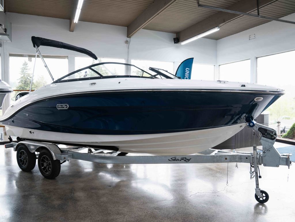 2026 Sea Ray SPX 210 Outboard - 3