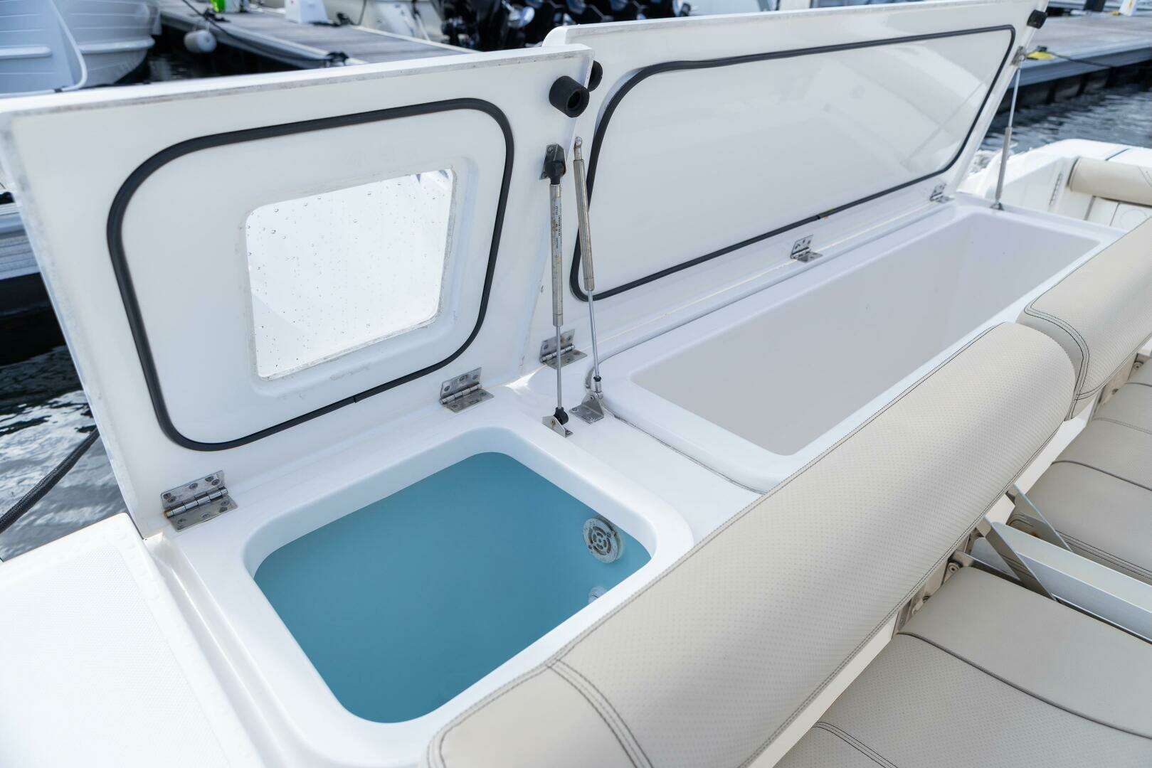 2018 Pursuit OS 385 - Image 23