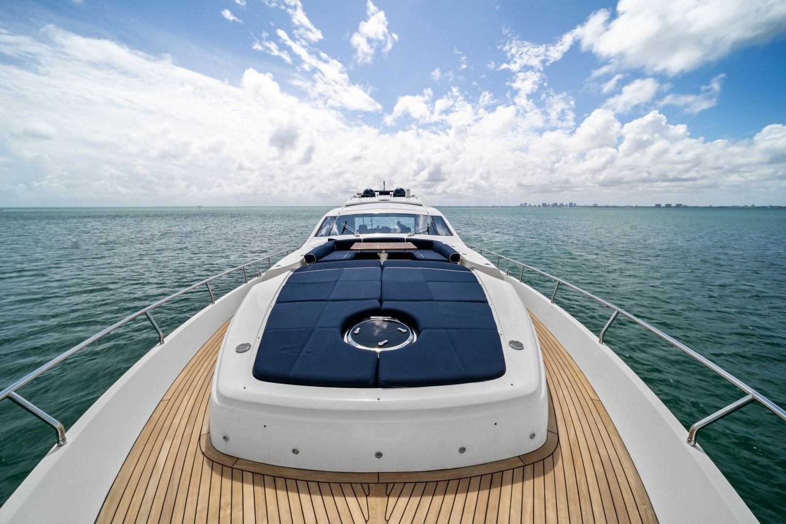 2013 Pershing 82 - Image 19