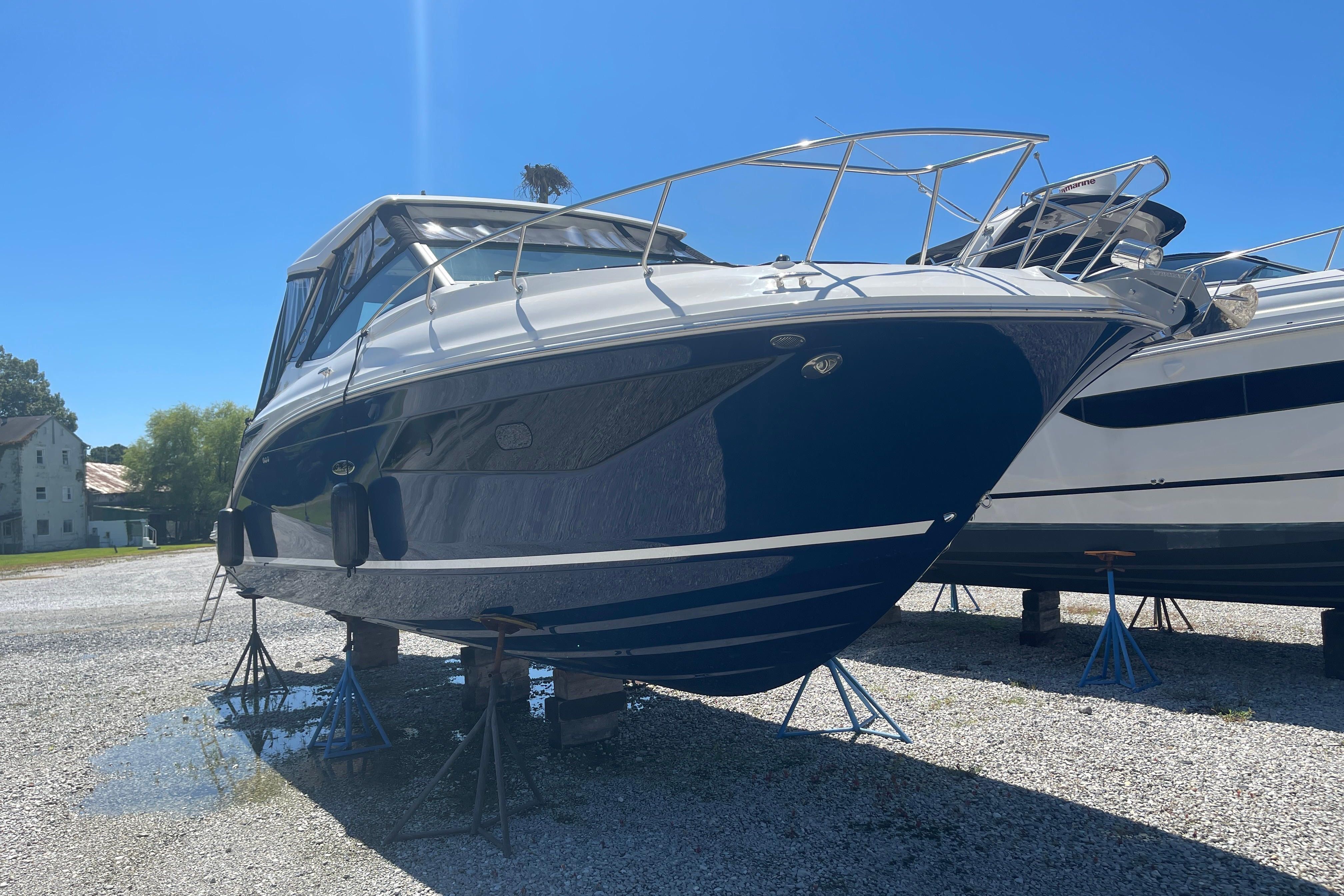 2023 Sea Ray Sundancer 320 Outboard