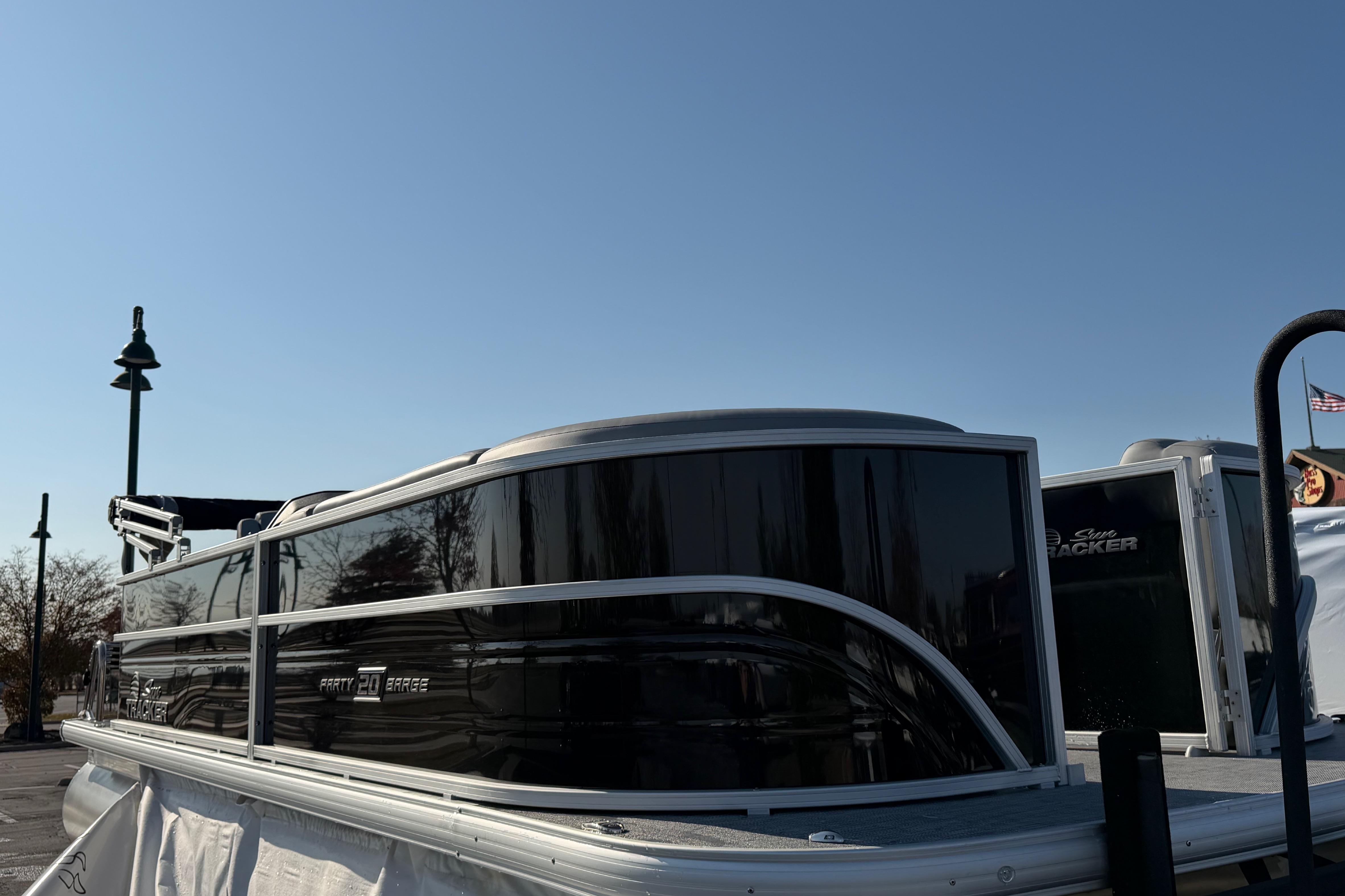 2026 Sun Tracker Party Barge 20 DLX