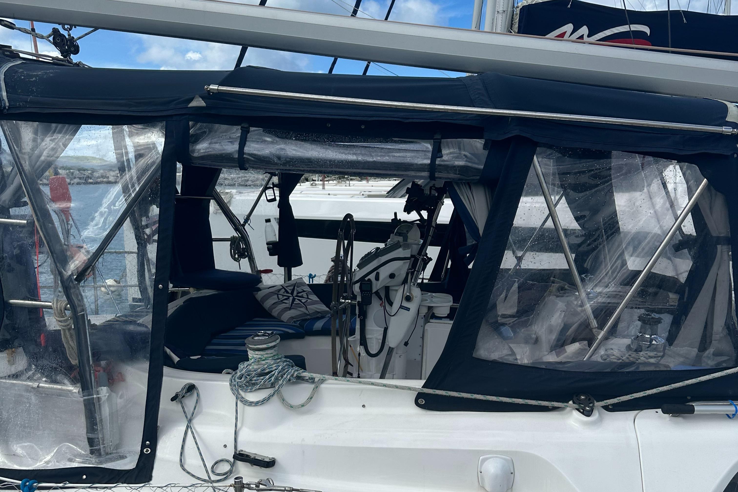 2006 Hunter 45 Center Cockpit - 54