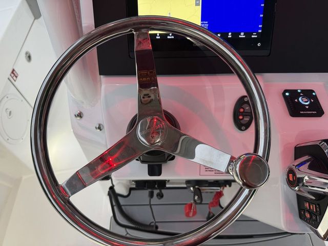 2026 Everglades 253 Center Console - 19