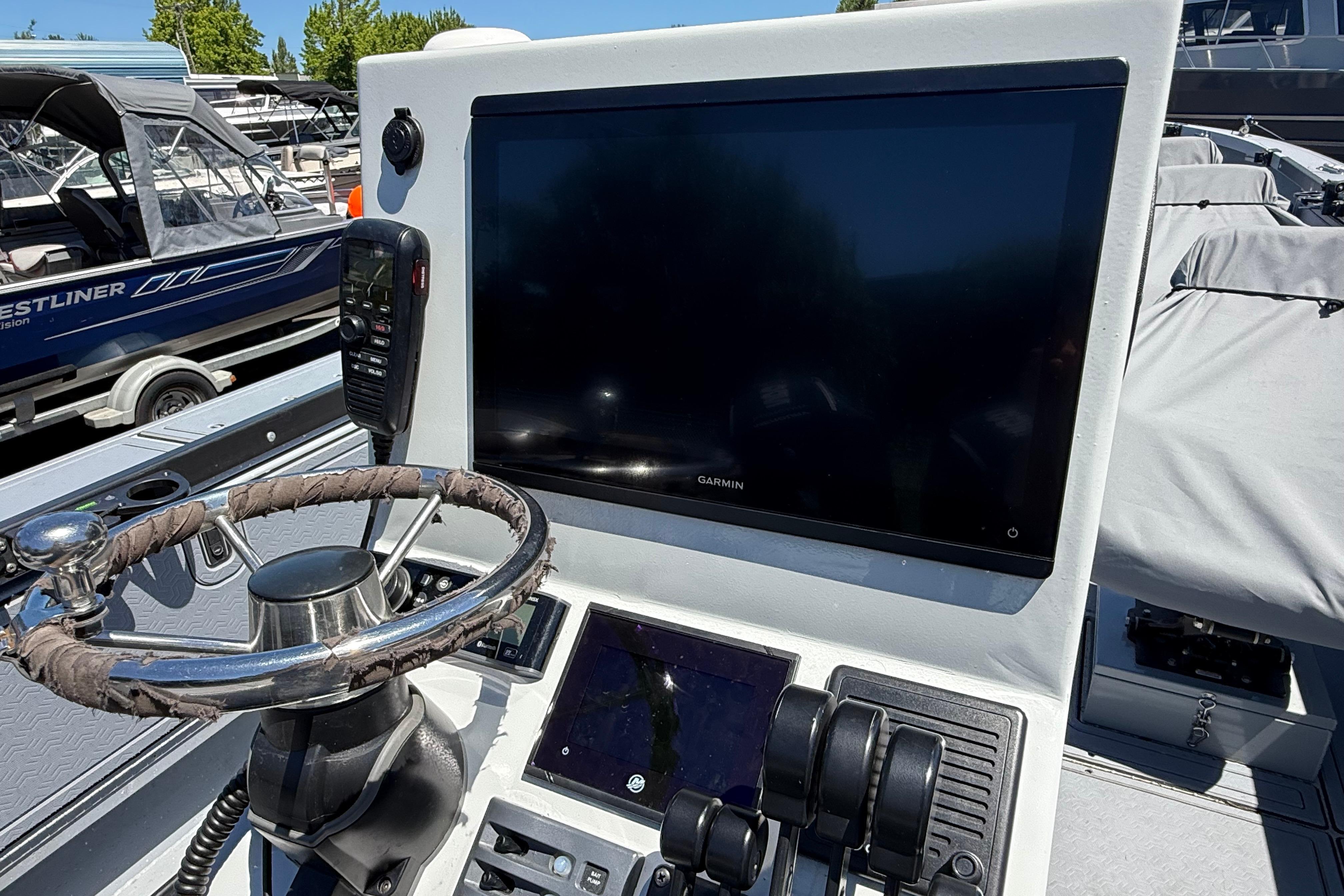 Control panel of a 2015 Alumaweld Pacific XD 28 boat with Garmin display.