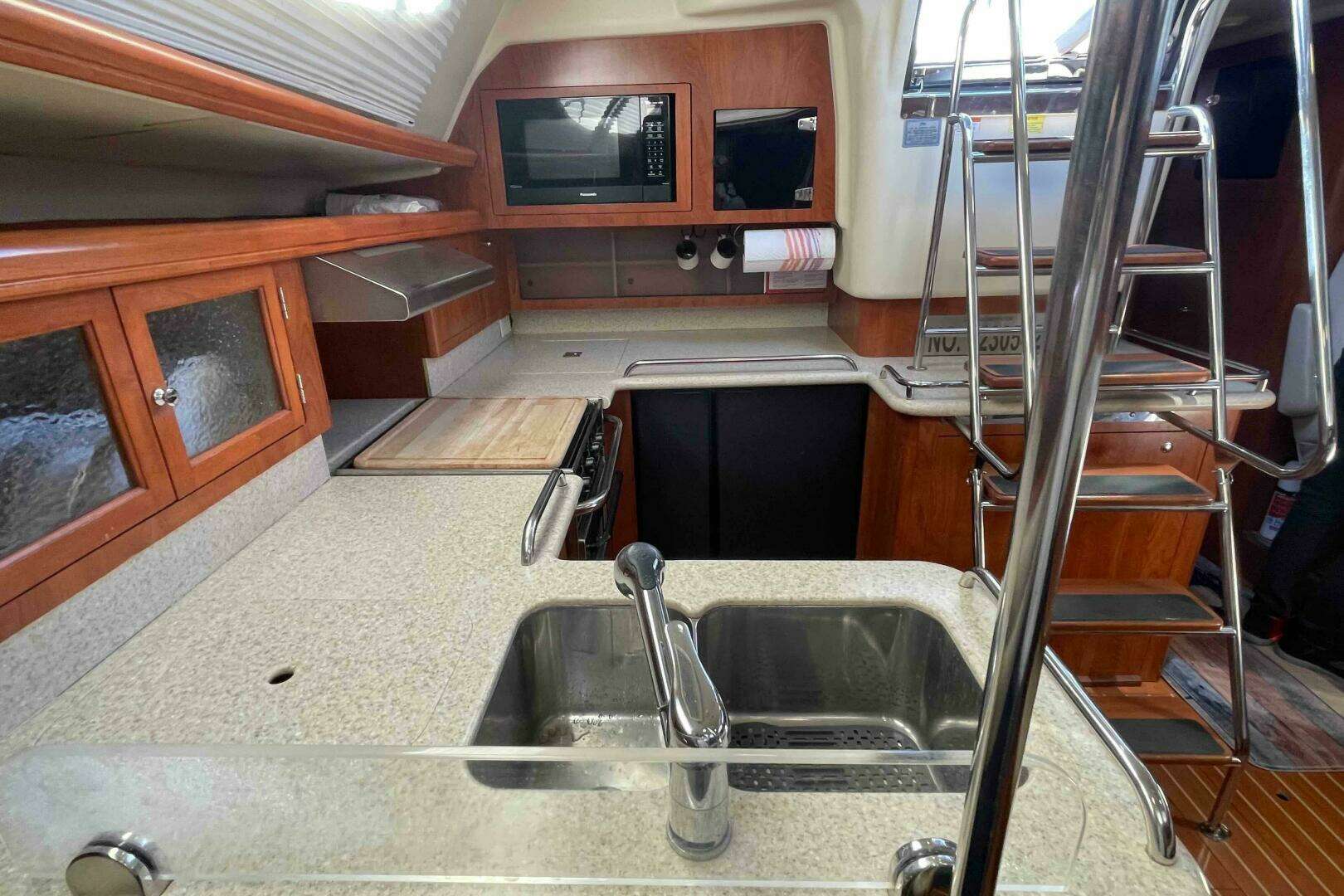 2010 Hunter 45 Center Cockpit - Image 4