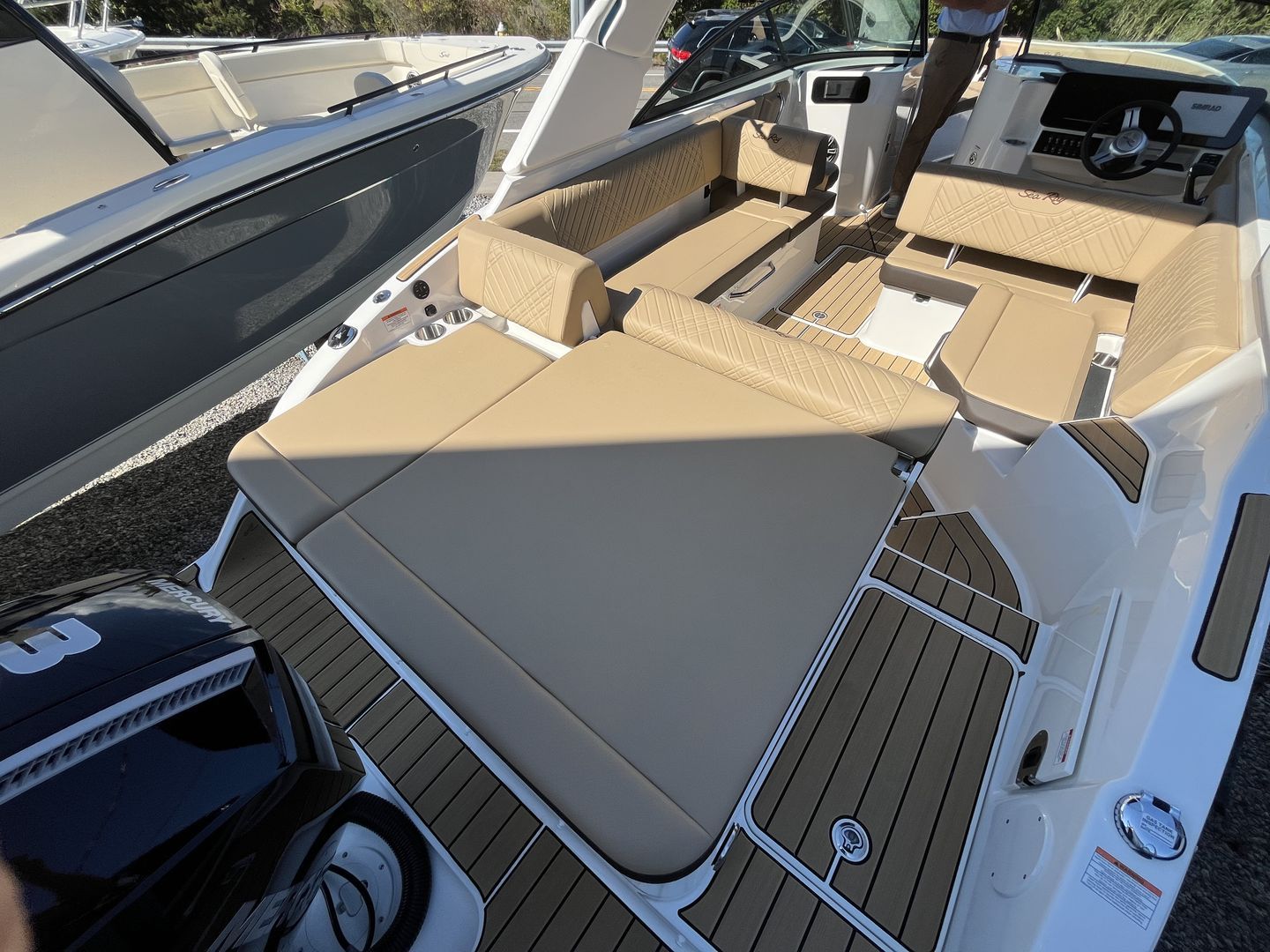2026 Sea Ray SDX 250 Outboard - 5