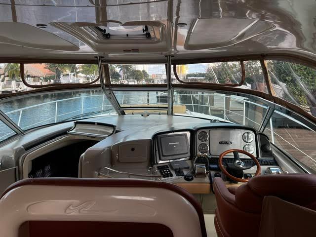 Interior view of 2006 Sea Ray 44 Sundancer yacht.